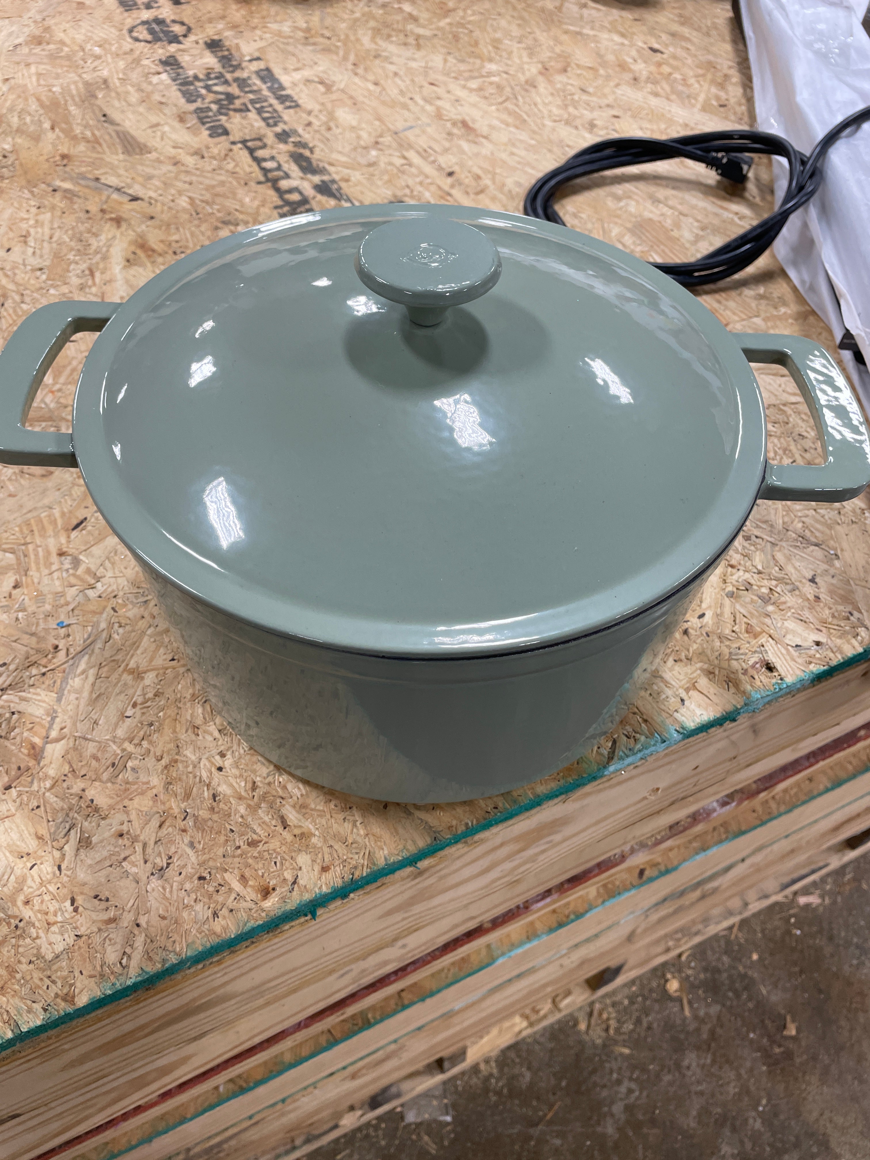 5.5qt Enamel Dutch Oven