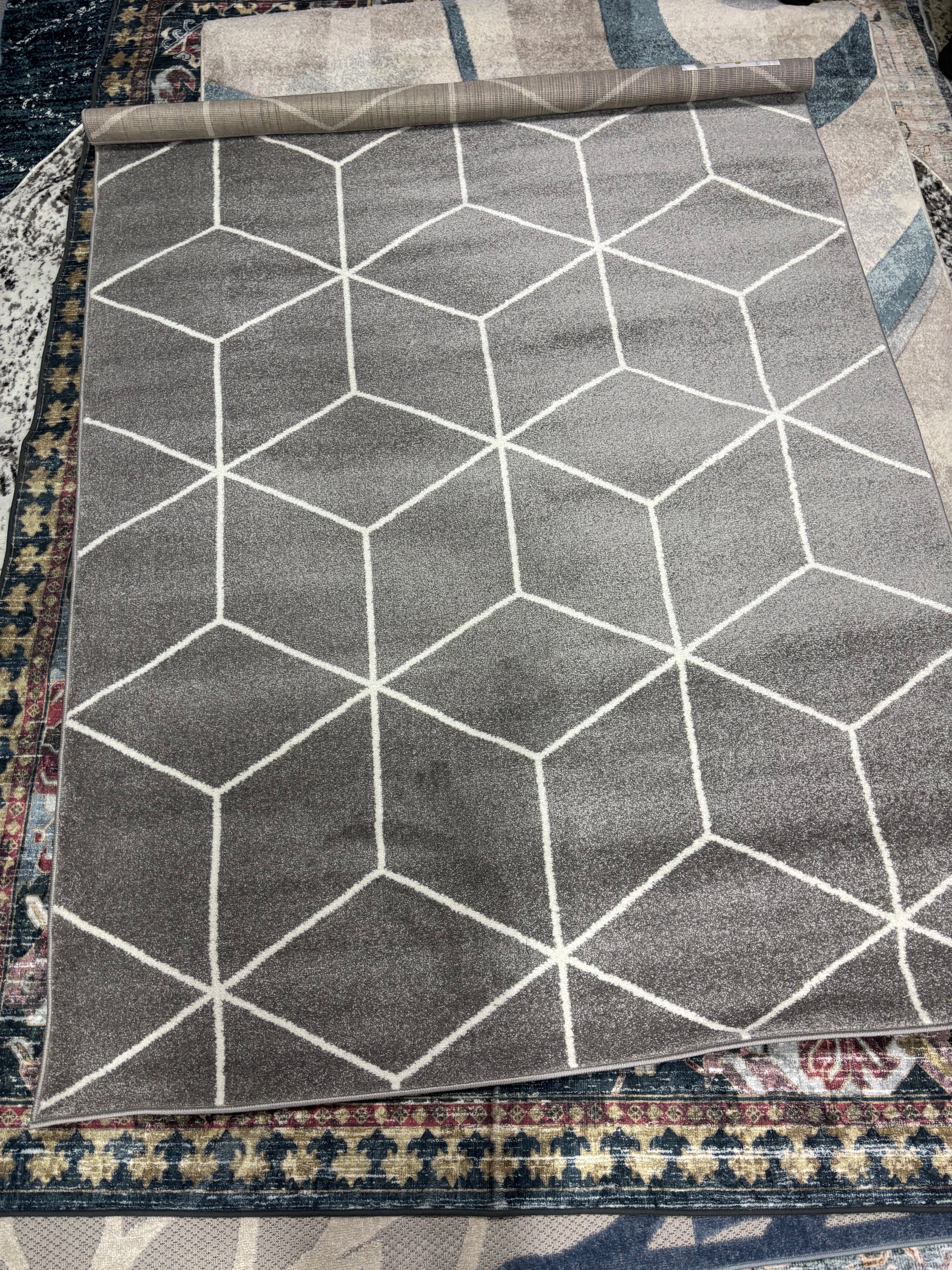 5'3" x 7'3" Askins Geometric Gray Area Rug SHOWROOM ITEM