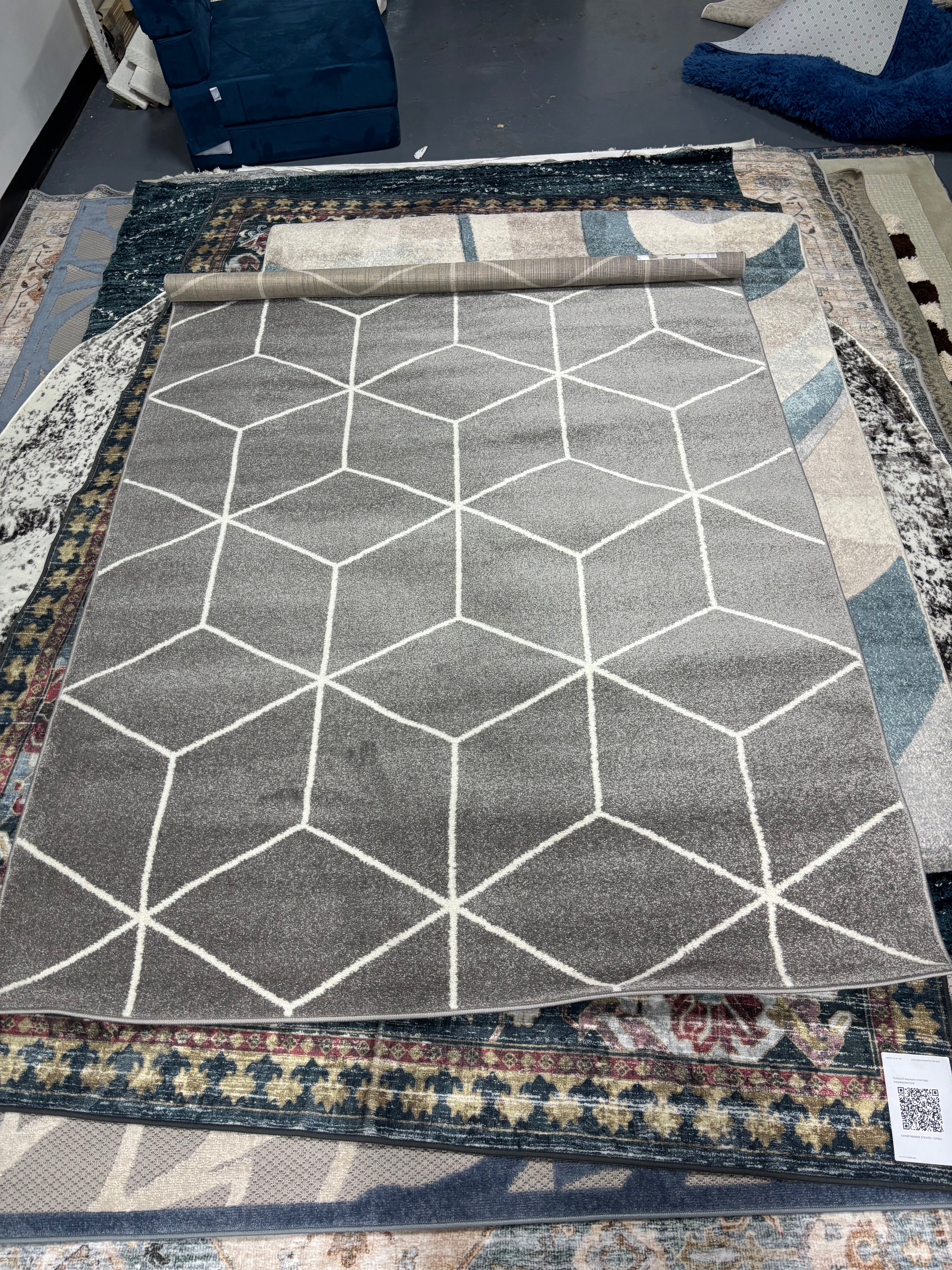 5'3" x 7'3" Askins Geometric Gray Area Rug SHOWROOM ITEM