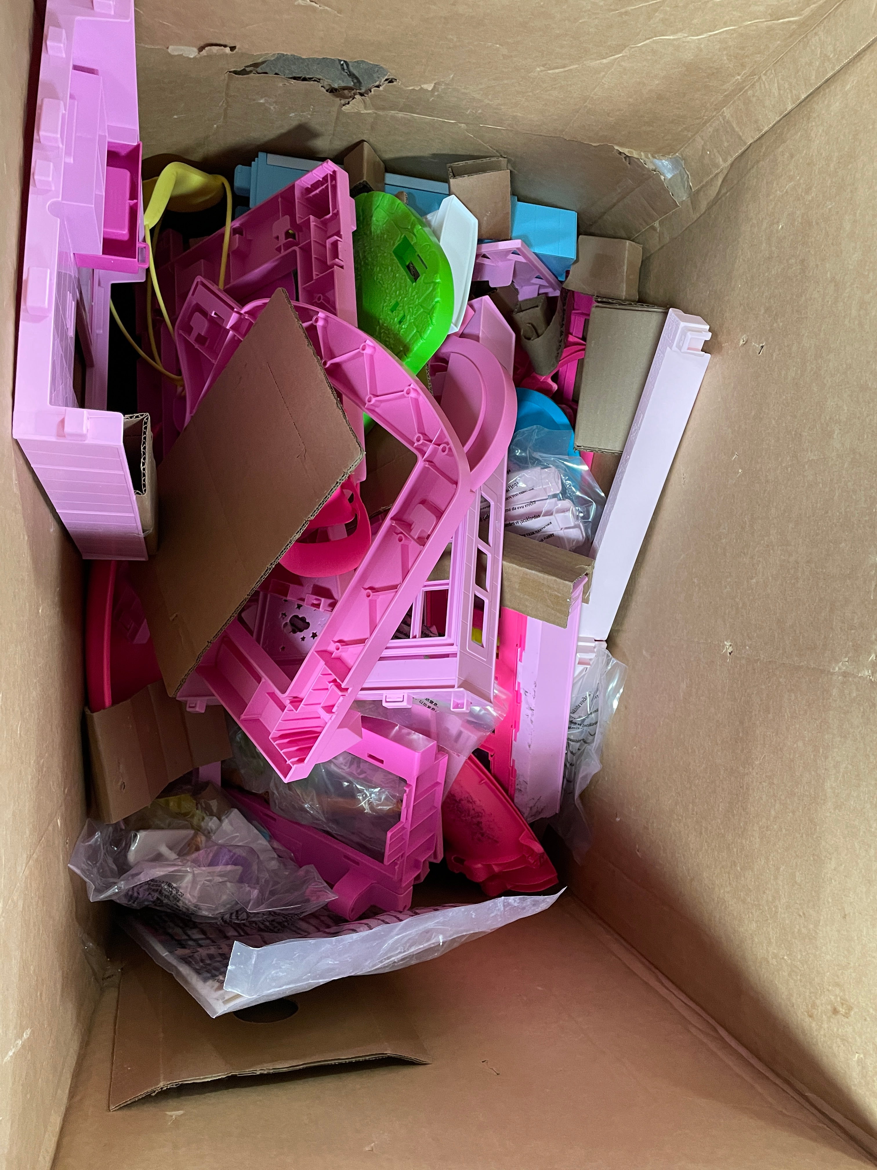 Barbie Dreamhouse Pool Party Doll House and Playset
