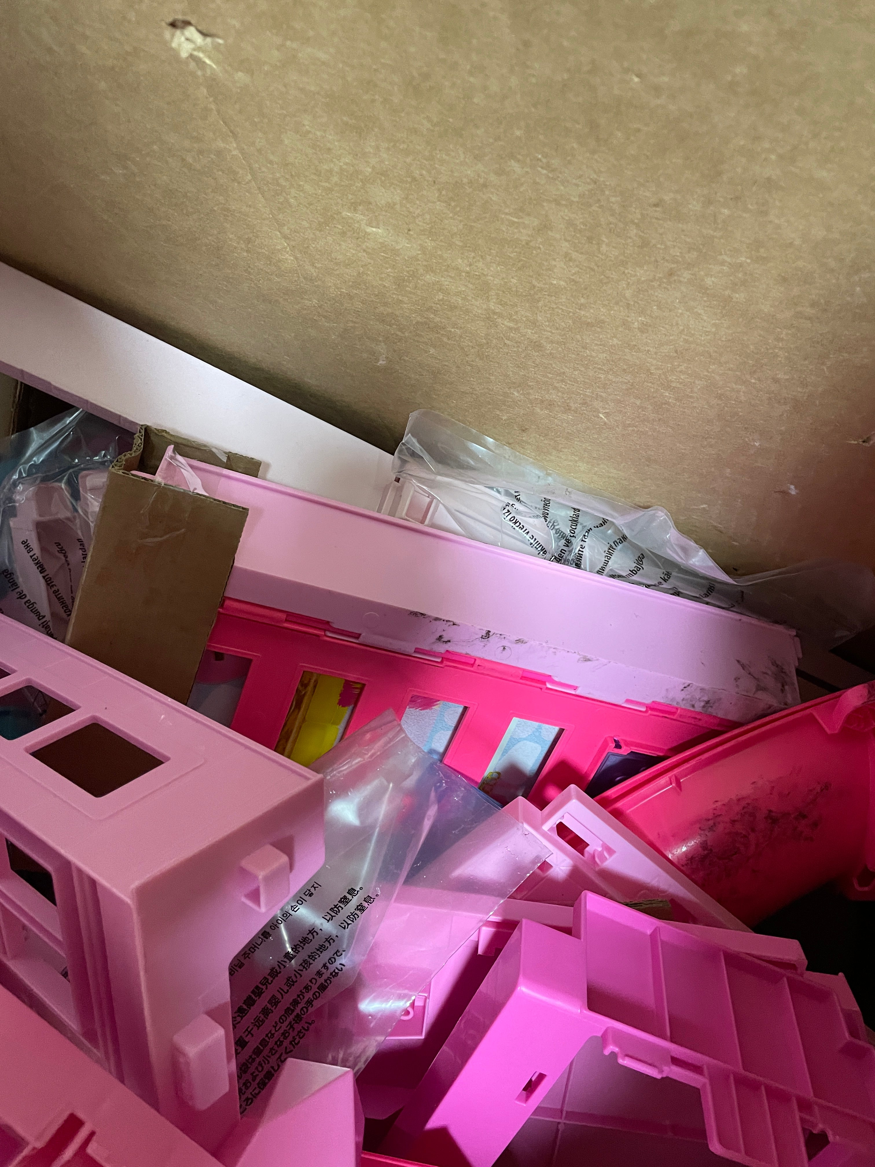 Barbie Dreamhouse Pool Party Doll House and Playset