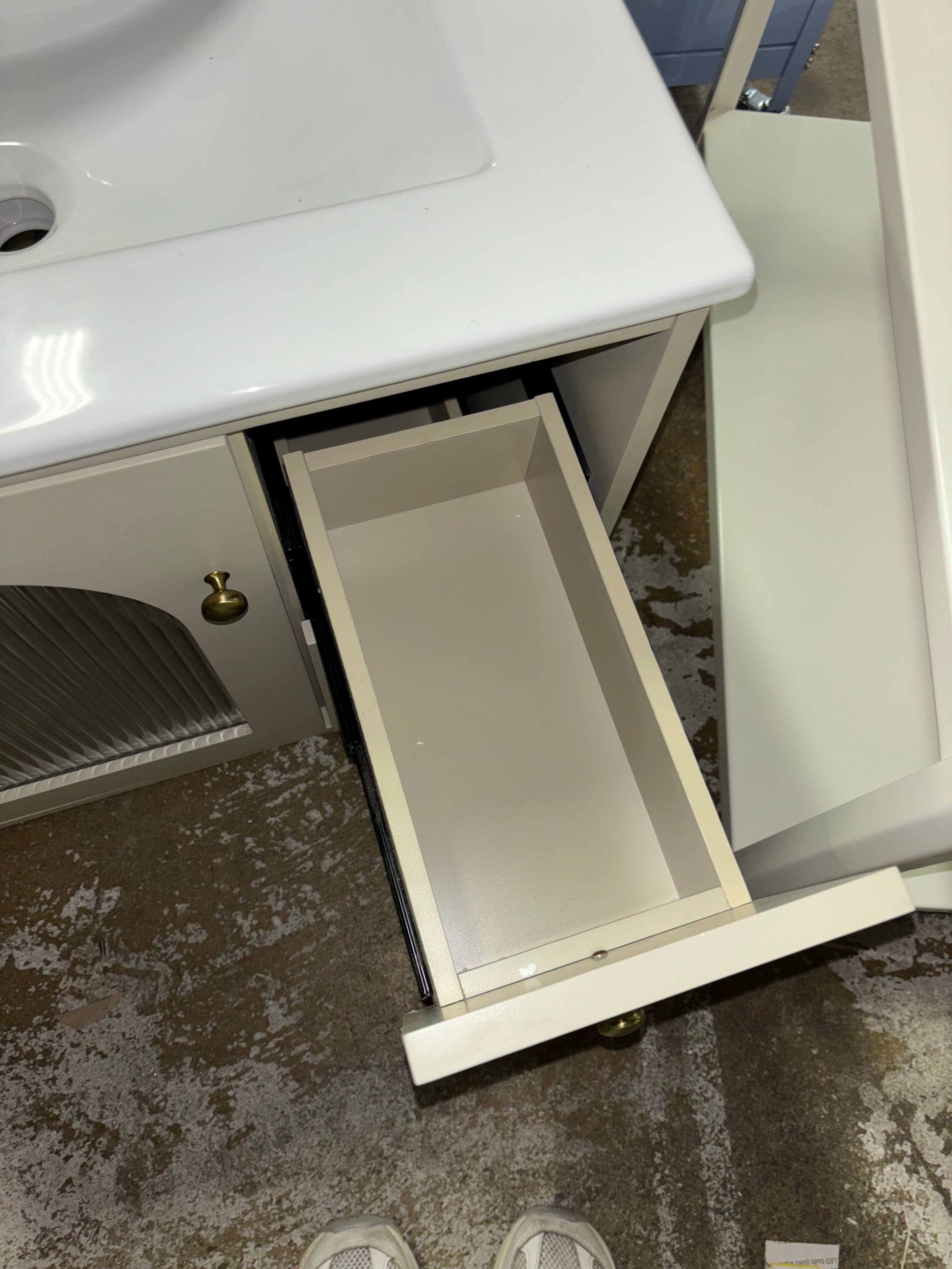 Baltique 24” Modern Wall Mount Bathroom Vanity with Ceramic Sink SHOWROOM ITEM