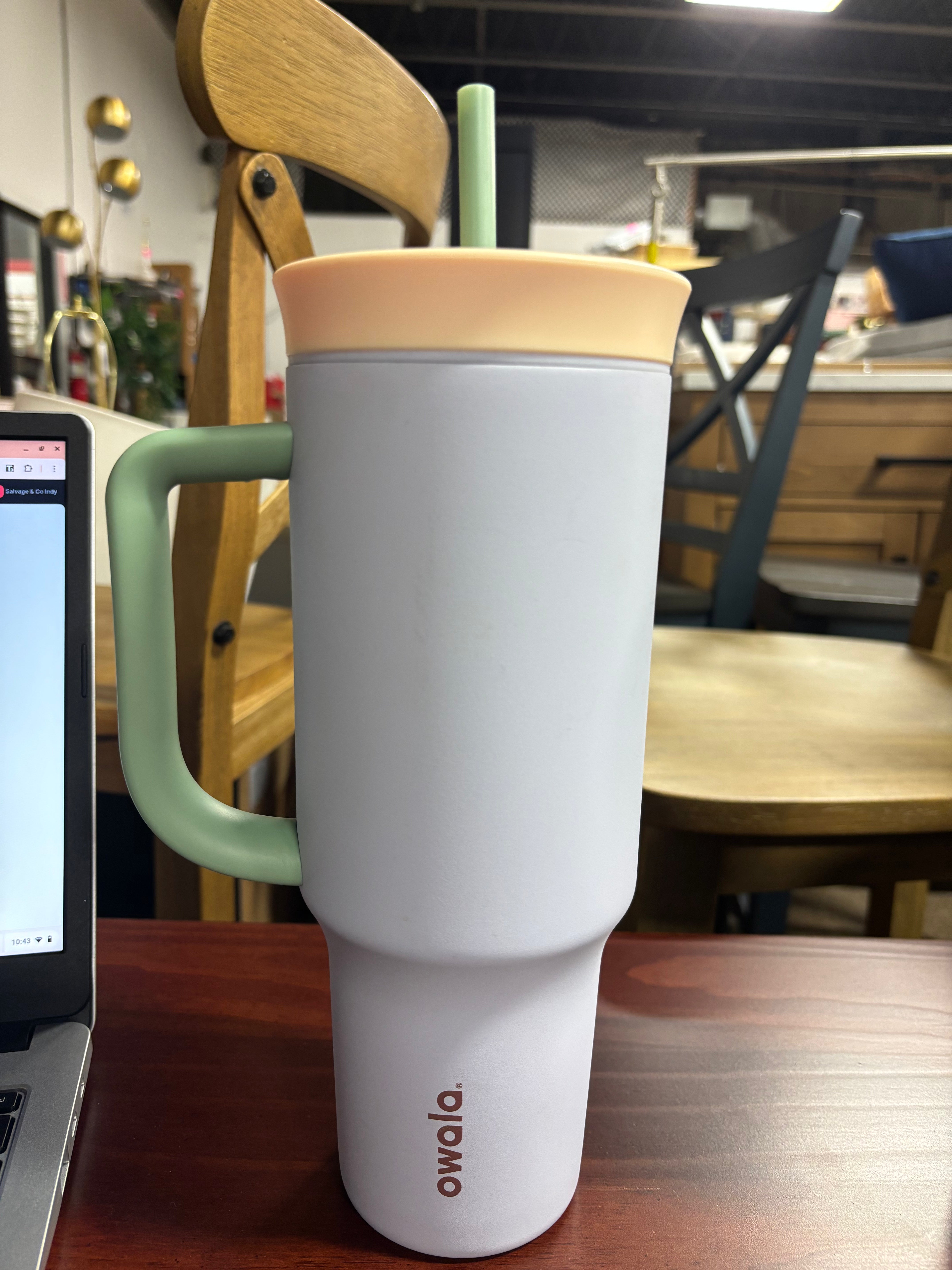 Owala 40oz Stainless Steel Straw Tumbler SHOWROOM ITEM