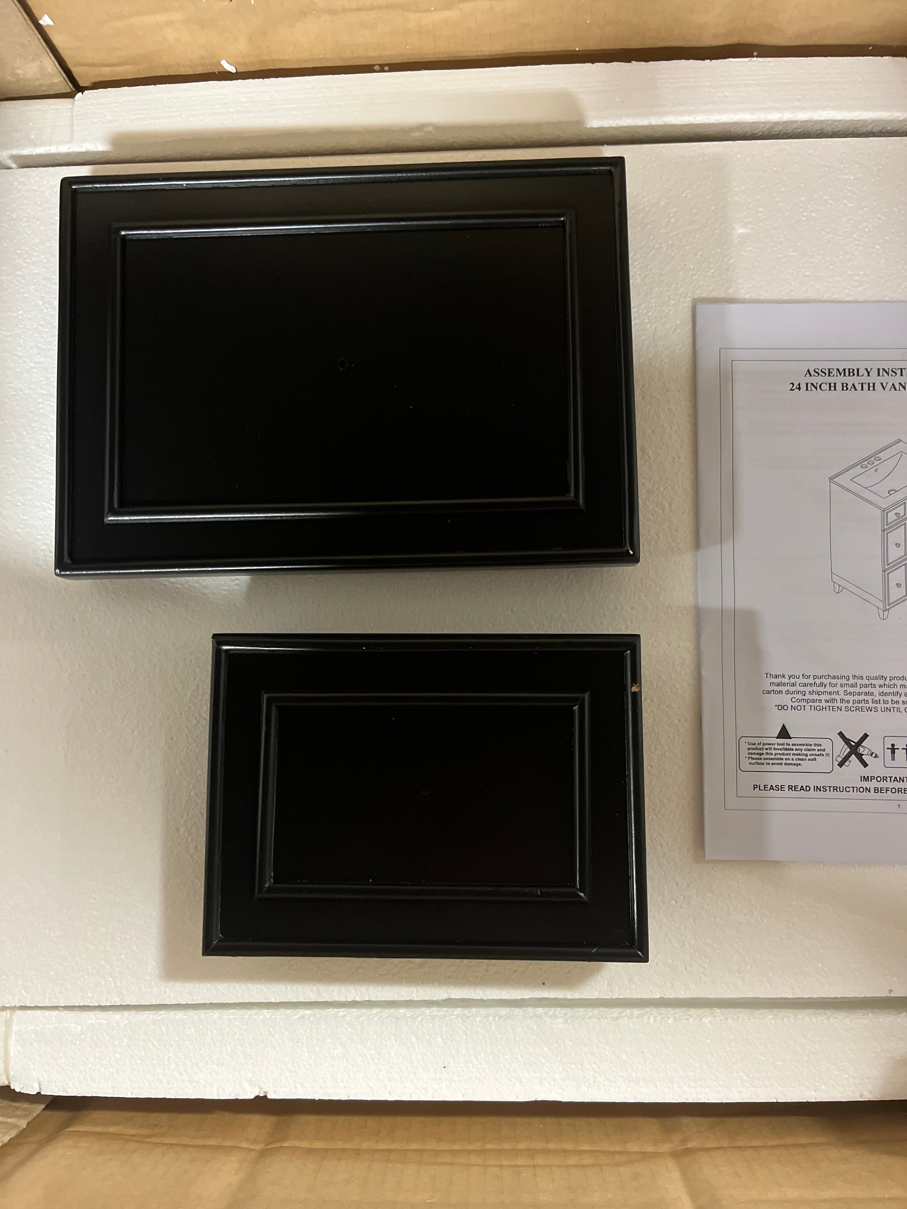 24'' Single Bathroom Vanity with Ceramic Top.