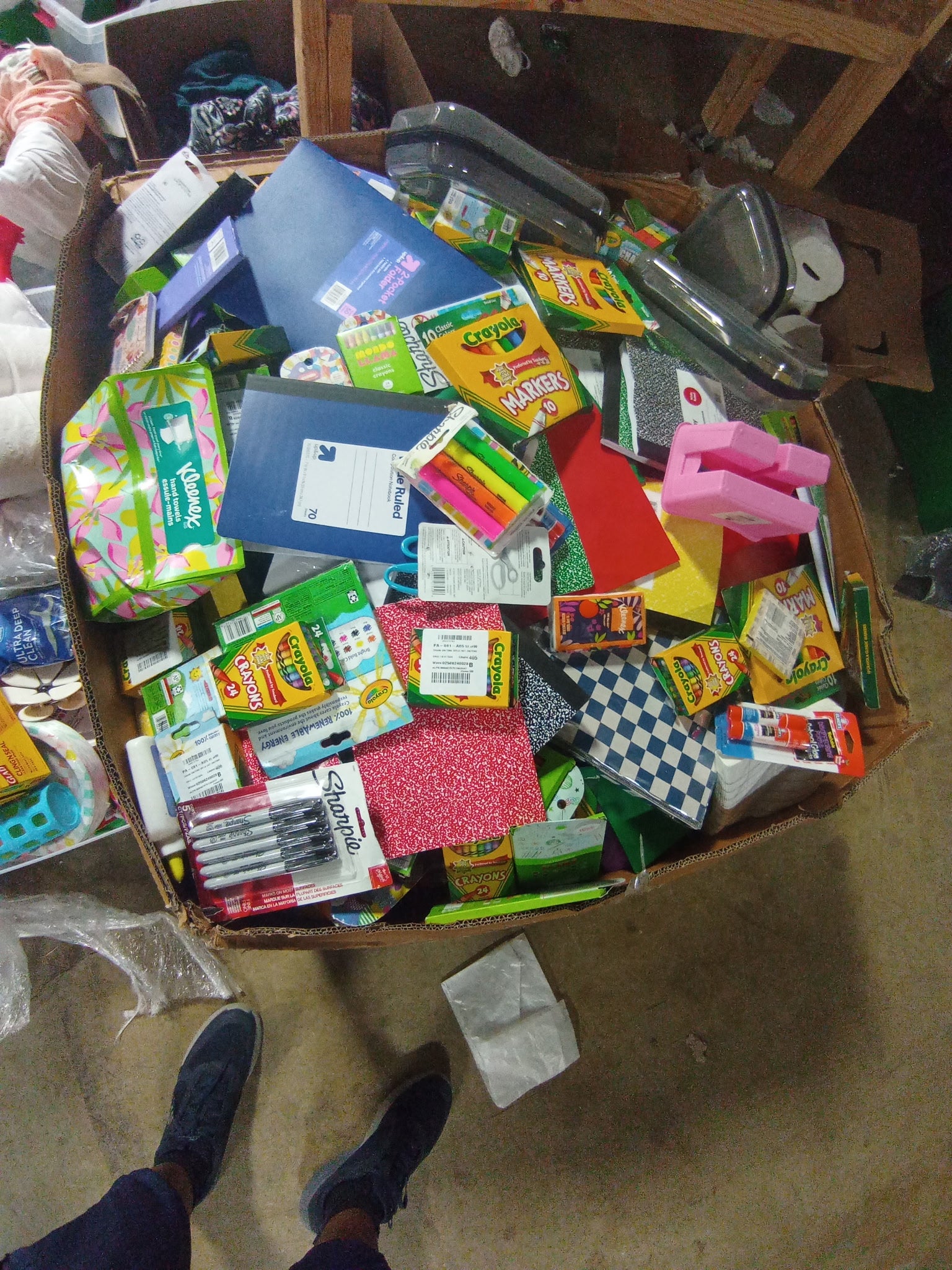 1 half Pallet Unmanifested School Supplies Dollar Items appx 400-500 items