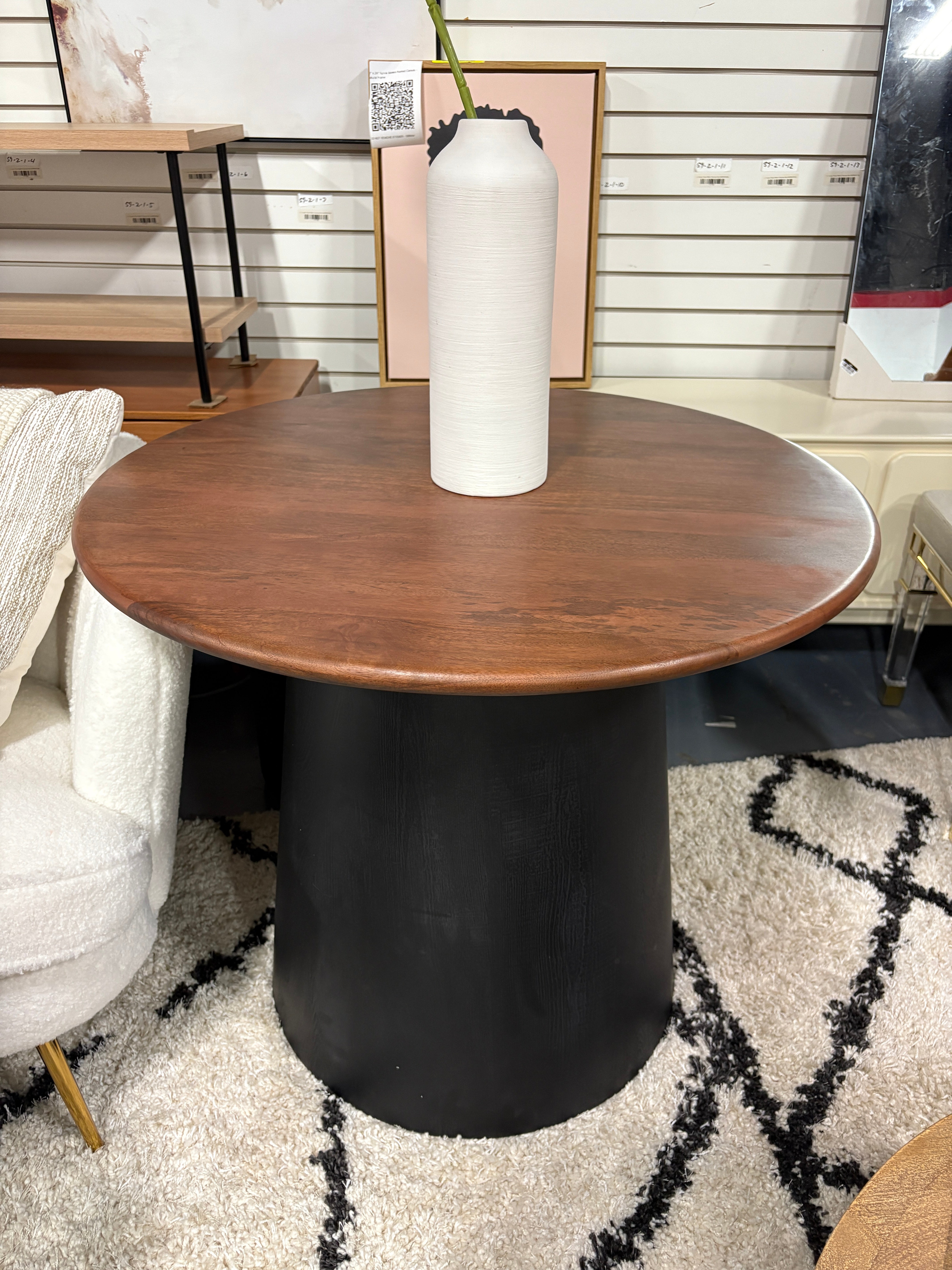 34" Round Pedestal Dining Table SHOWROOM ITEM