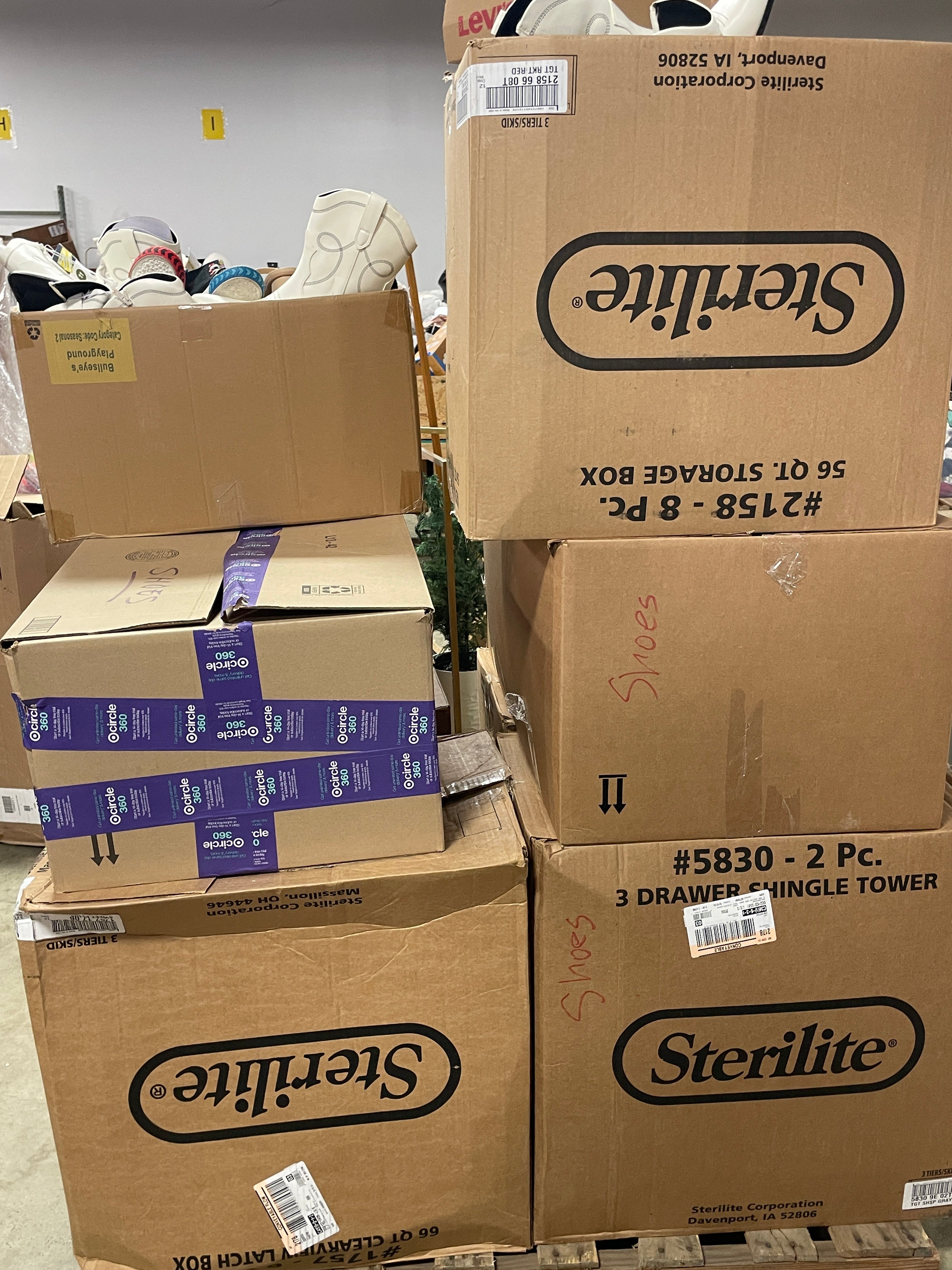 1 Pallet Assorted Shoes, 236 pairs