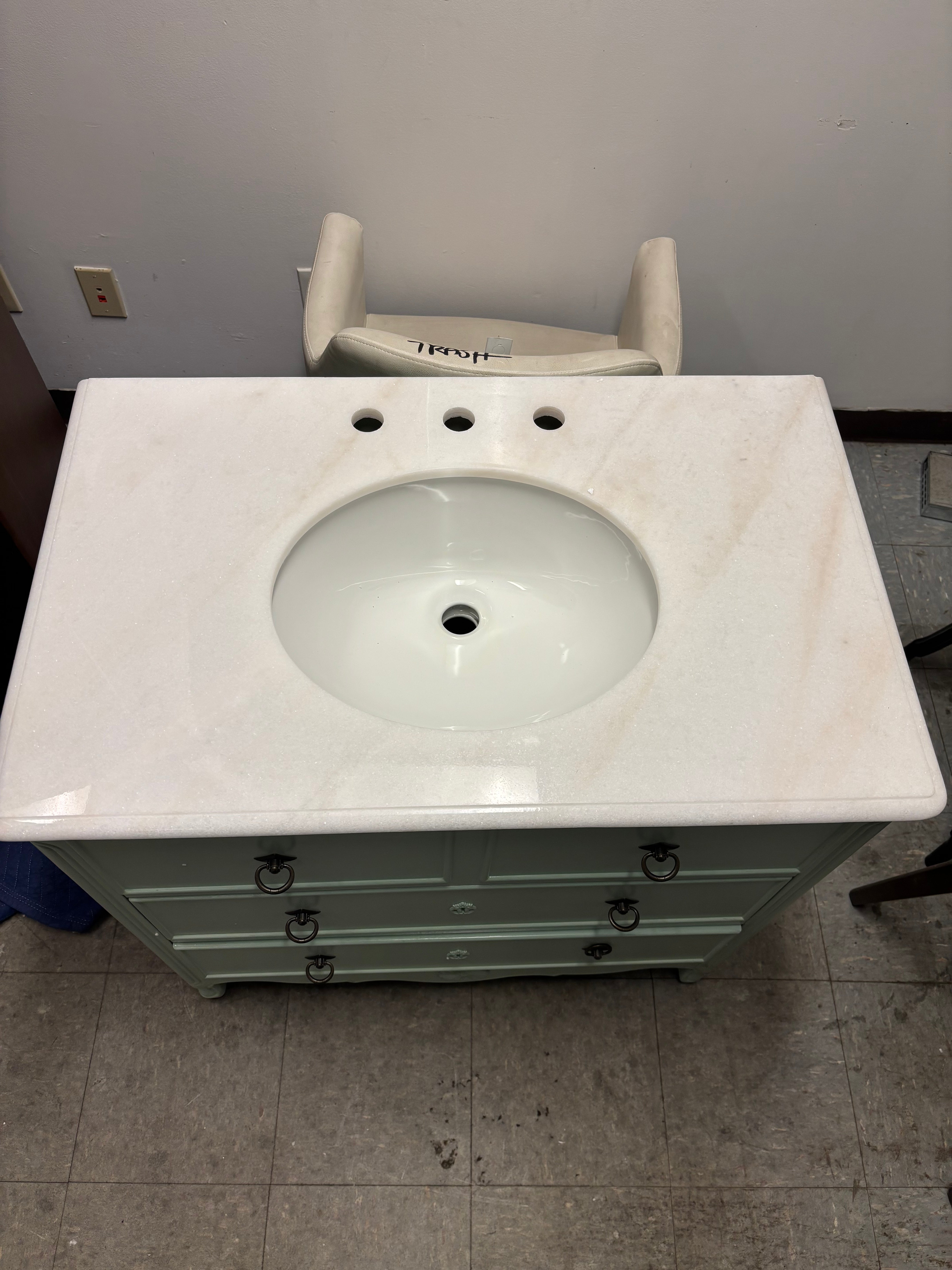 Medina 34'' Free Standing Single Bathroom Vanity SHOWROOM ITEM