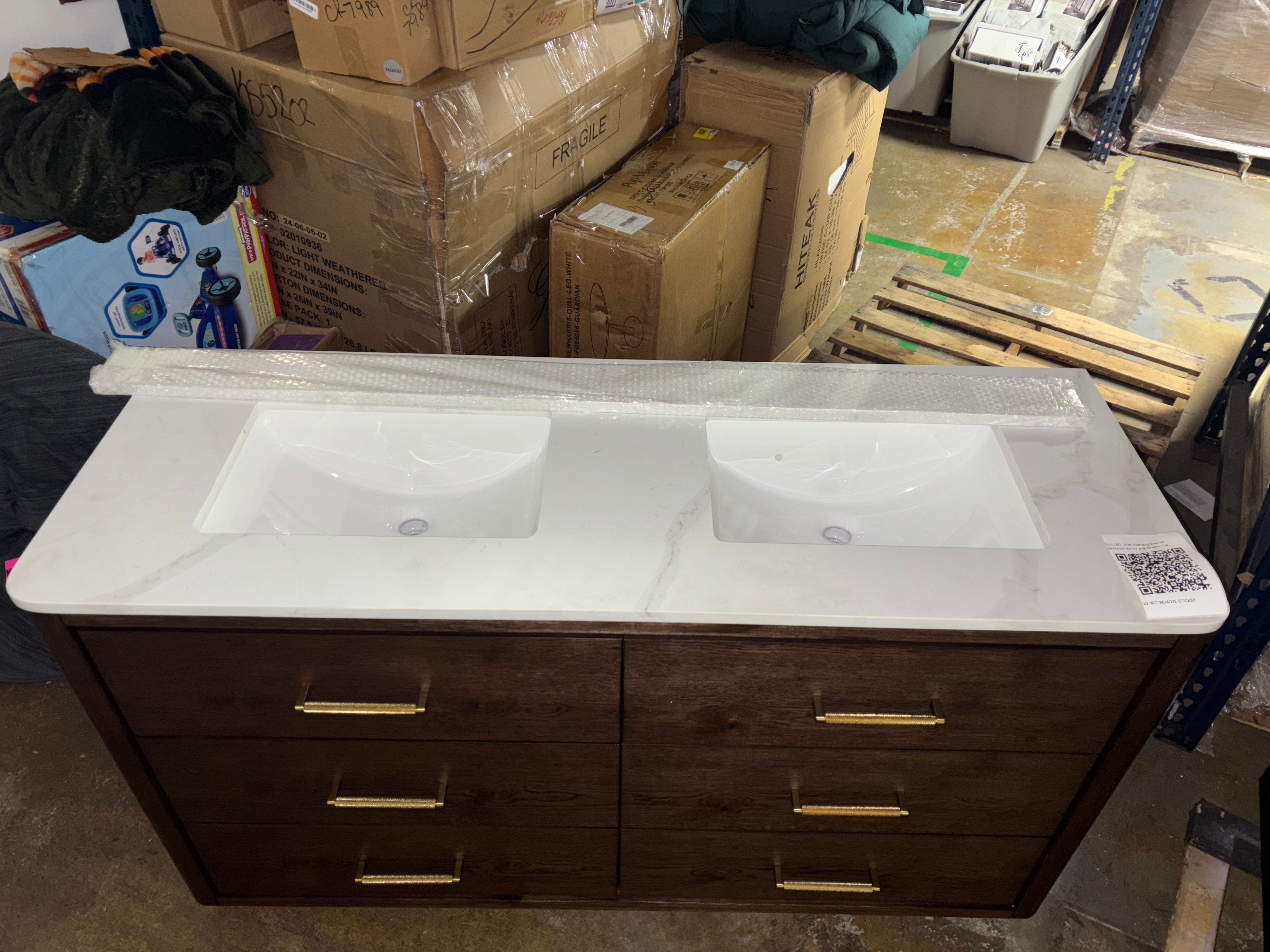 Porto 60'' Free Standing Double Bathroom Vanity with Quartz Top SHOWROOM ITEM