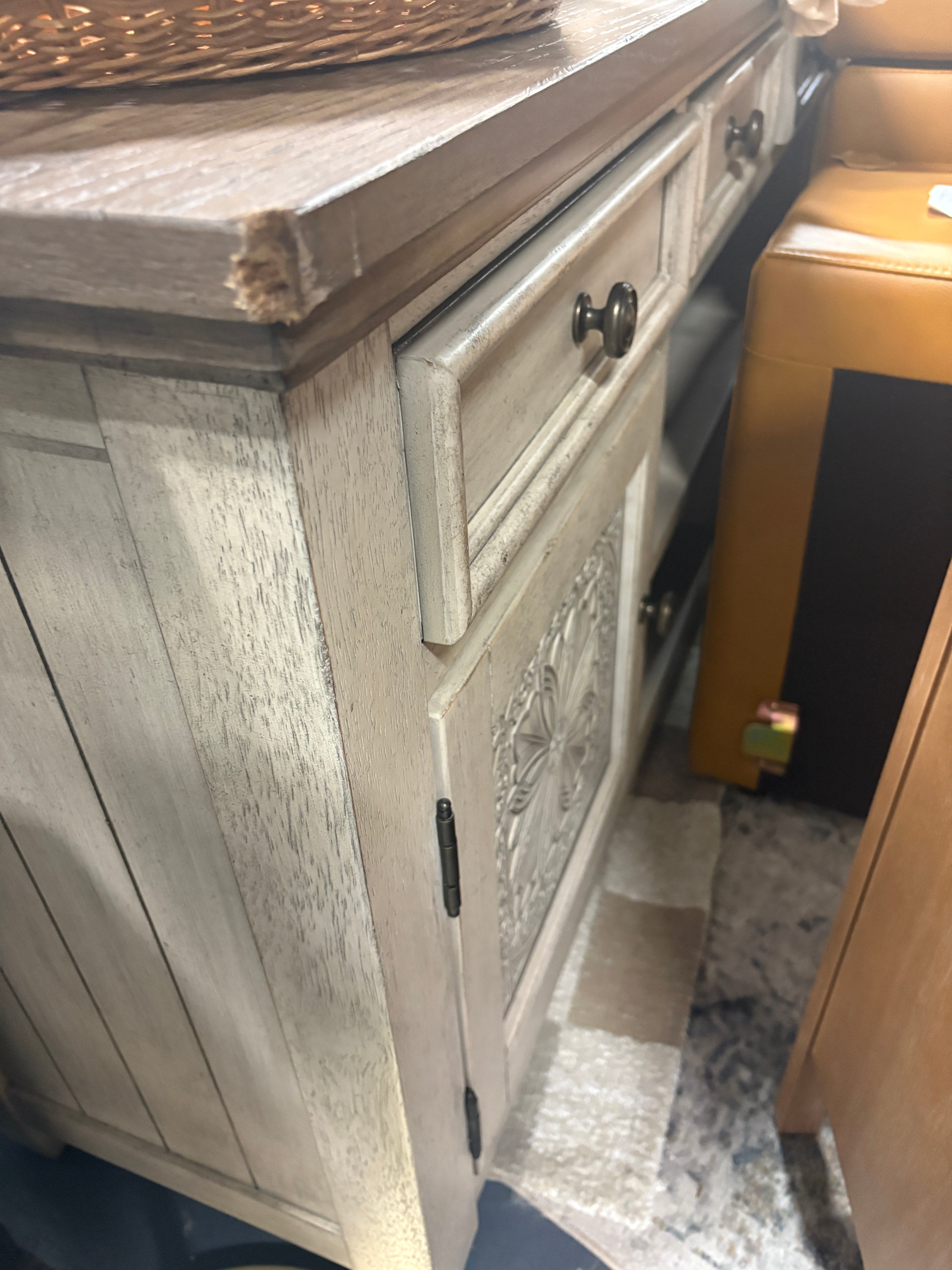 Liberty Furniture Heartland Tobacco Top Tile TV Console SHOWROOM ITEM