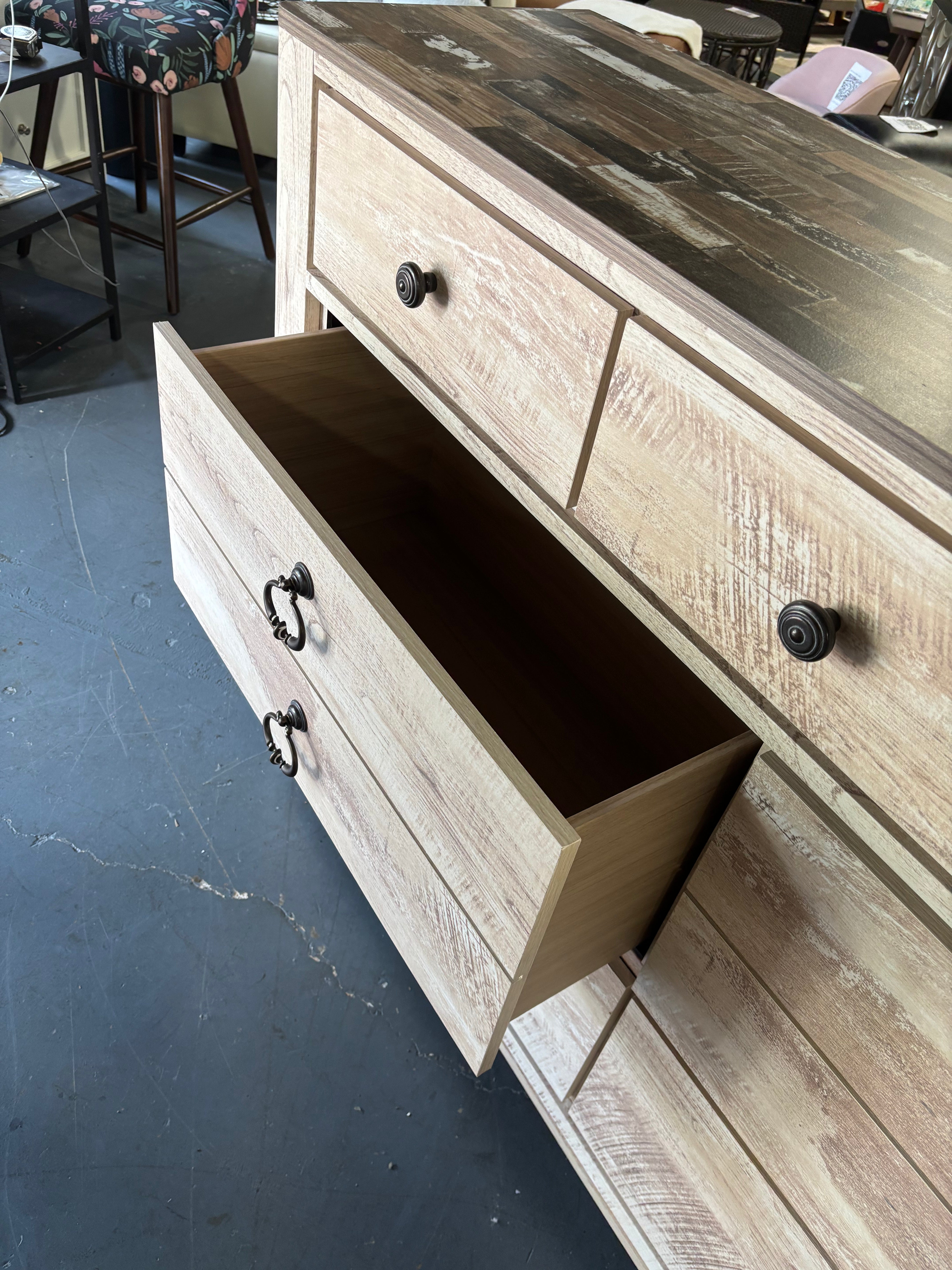 63.25'' W Amareona 7 - Drawer Dresser SHOWROOM ITEM