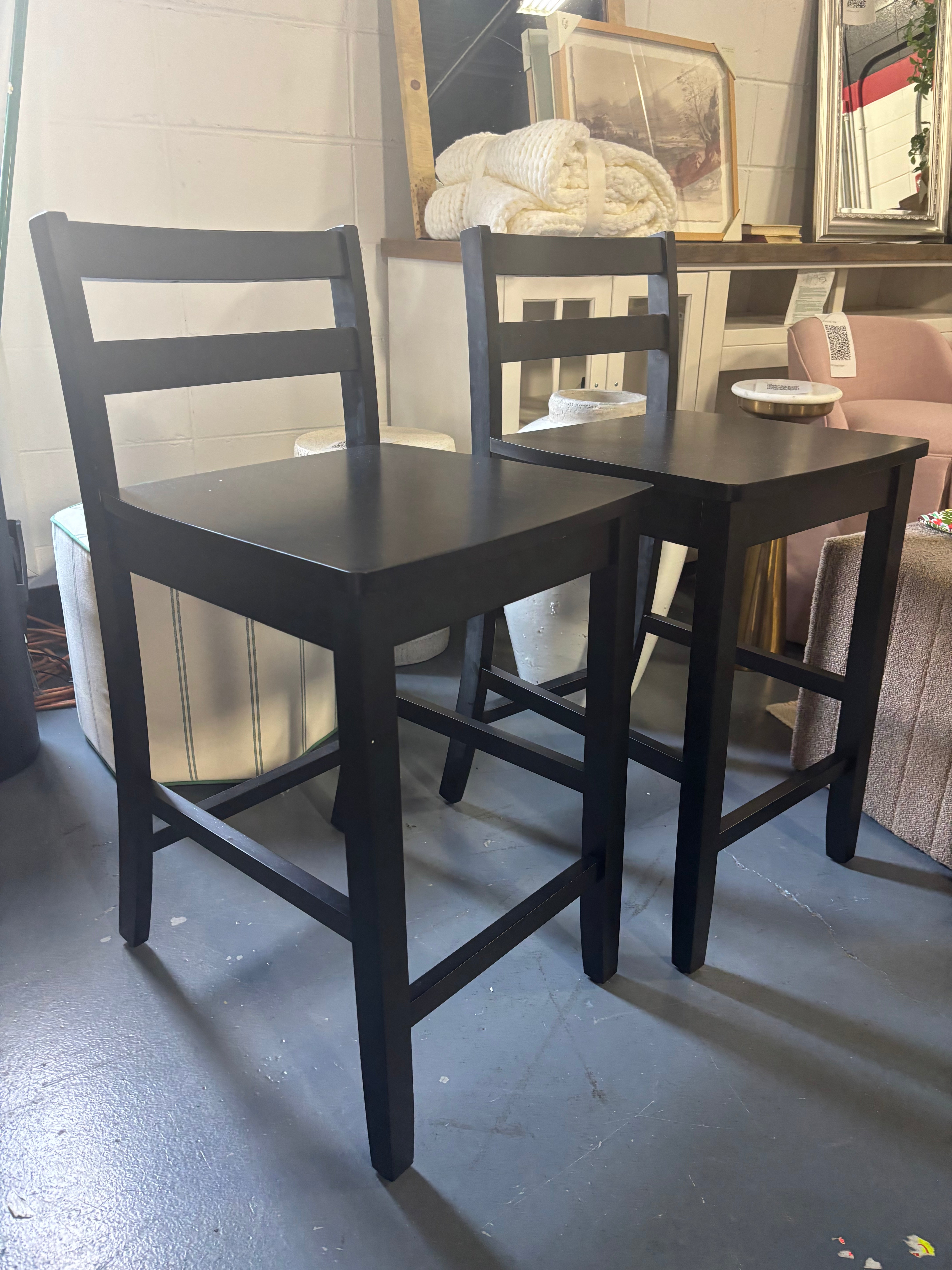 (Set of 2) Costway 24" Wooden Bar Stools with Ergonomic Backrest - Black SHOWROOM ITEM