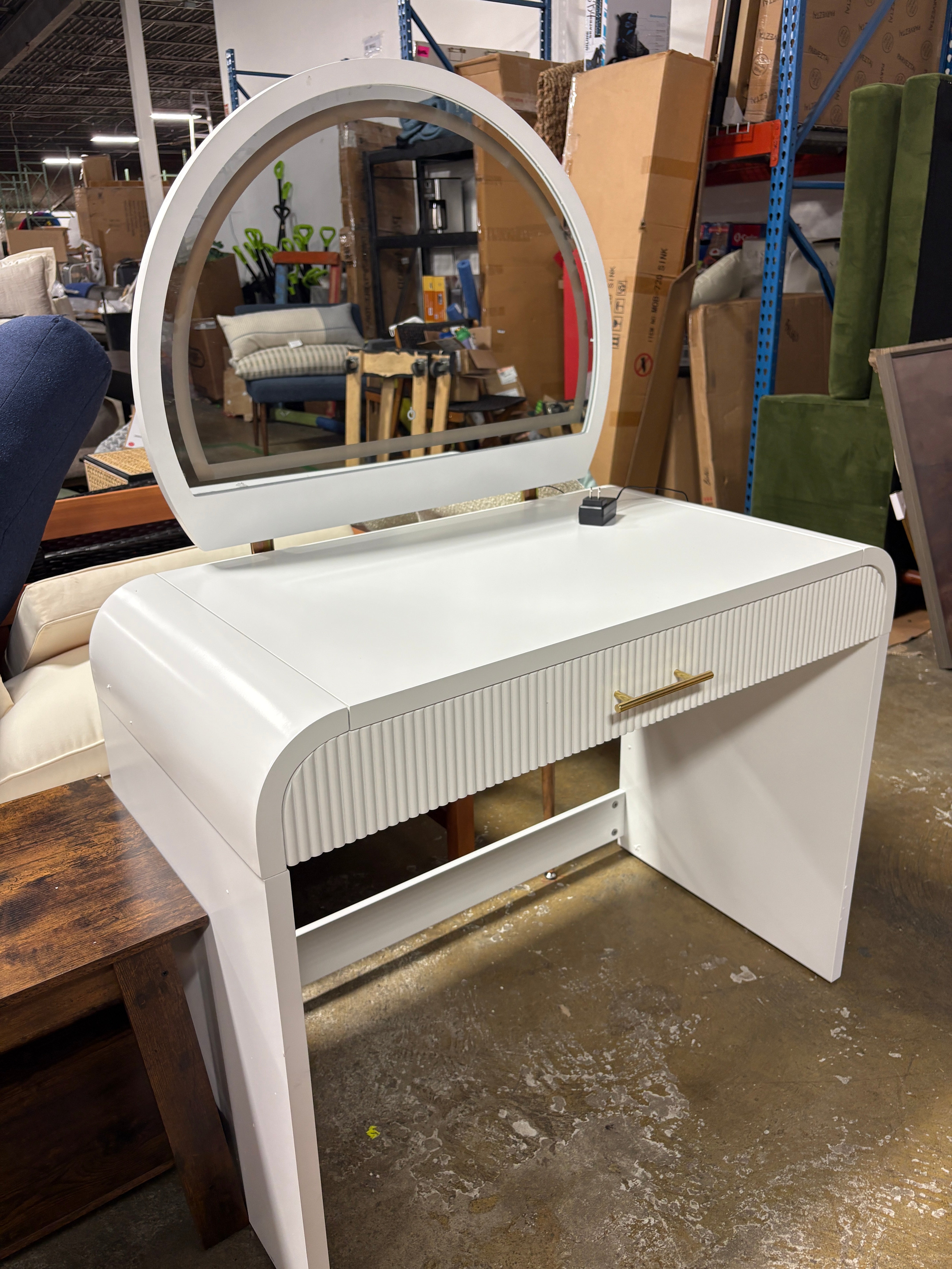 39" Makeup Vanity Table with Removable Lighted Touch Screen Mirror, SHOWROOM ITEM