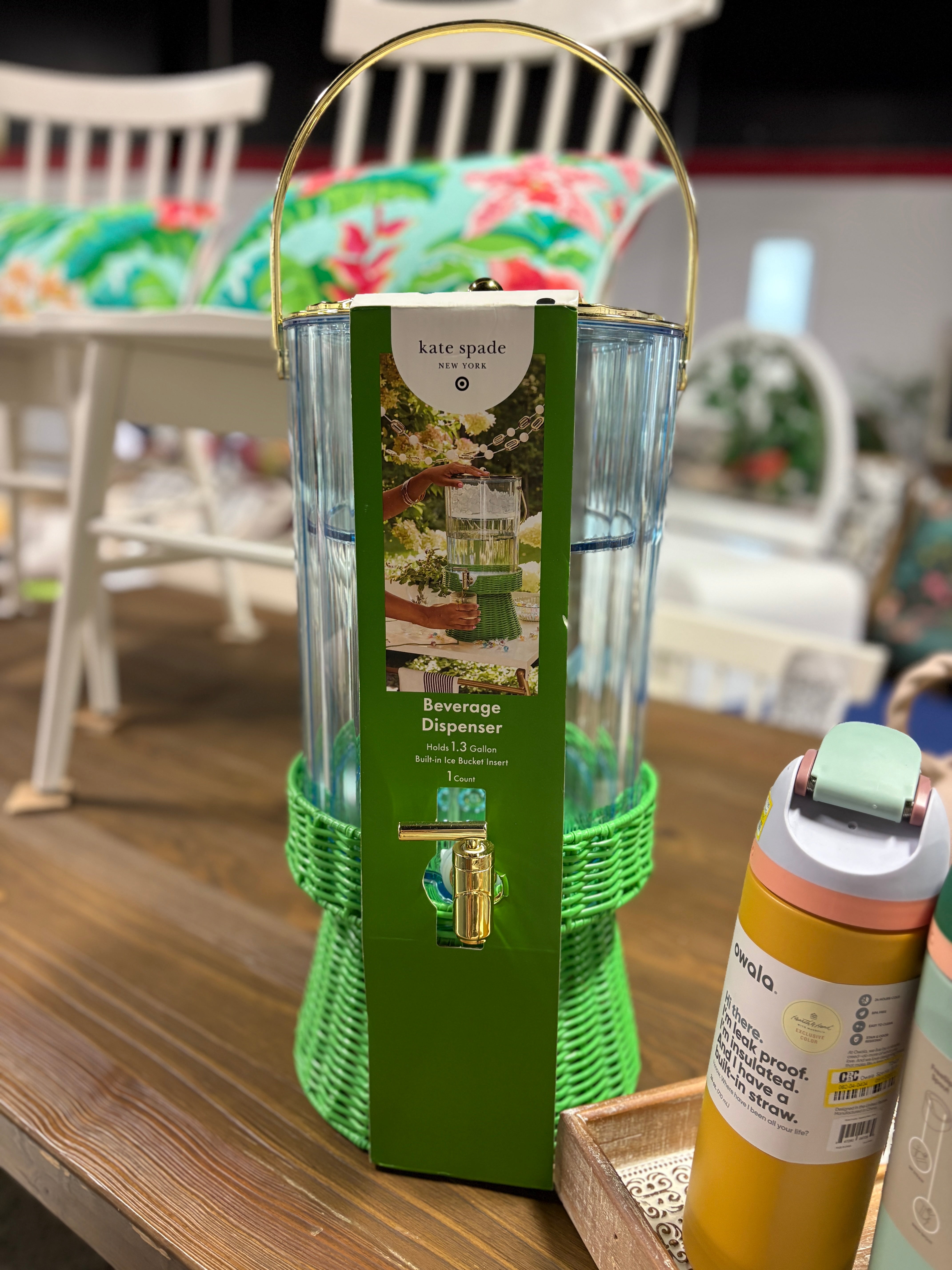 🔴 Acrylic Beverage Dispenser with Woven Stand Green 💚 kate spade new york SHOWROOM ITEM