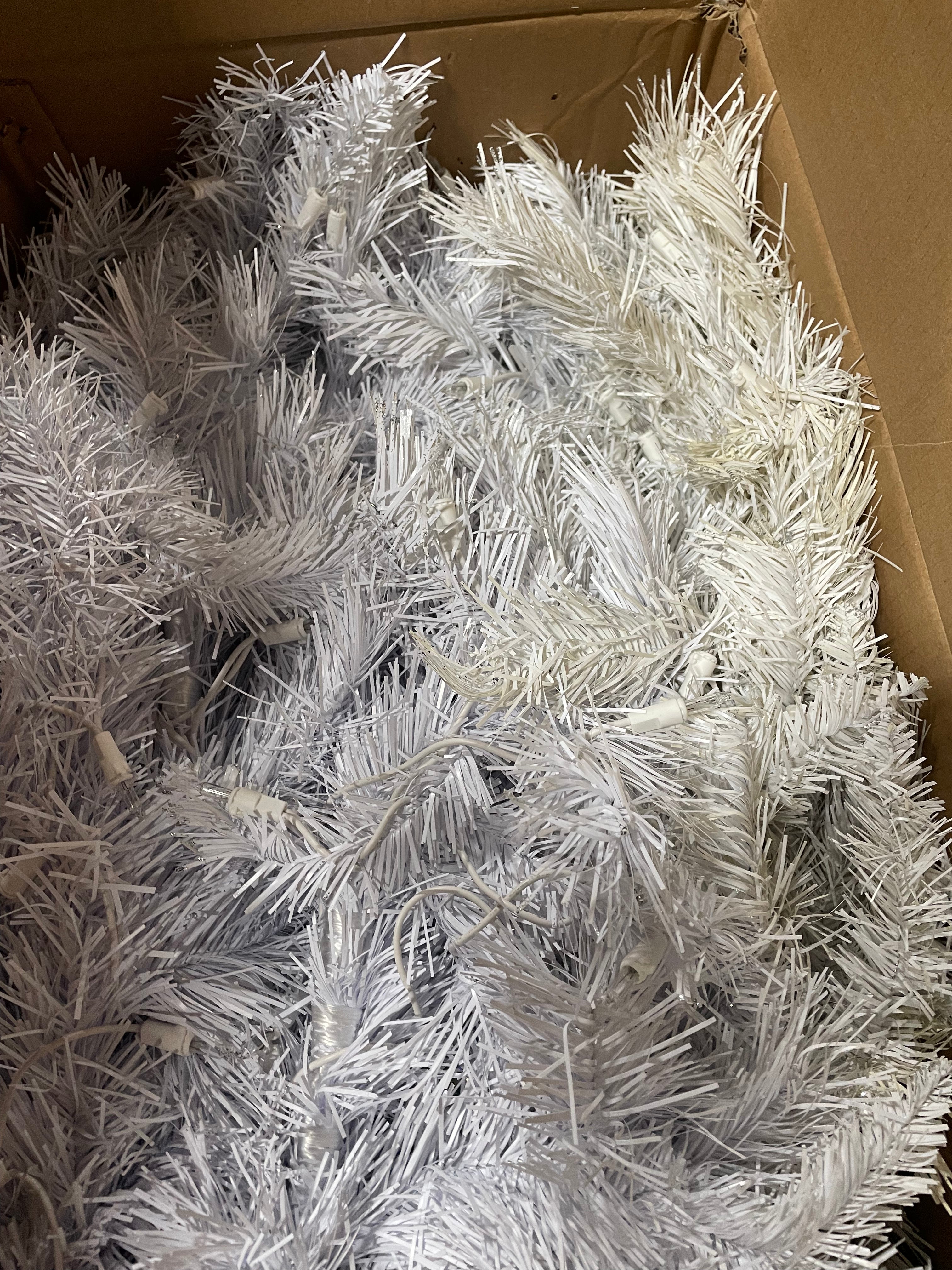 Dunhill White Fir Tree with Clear Lights