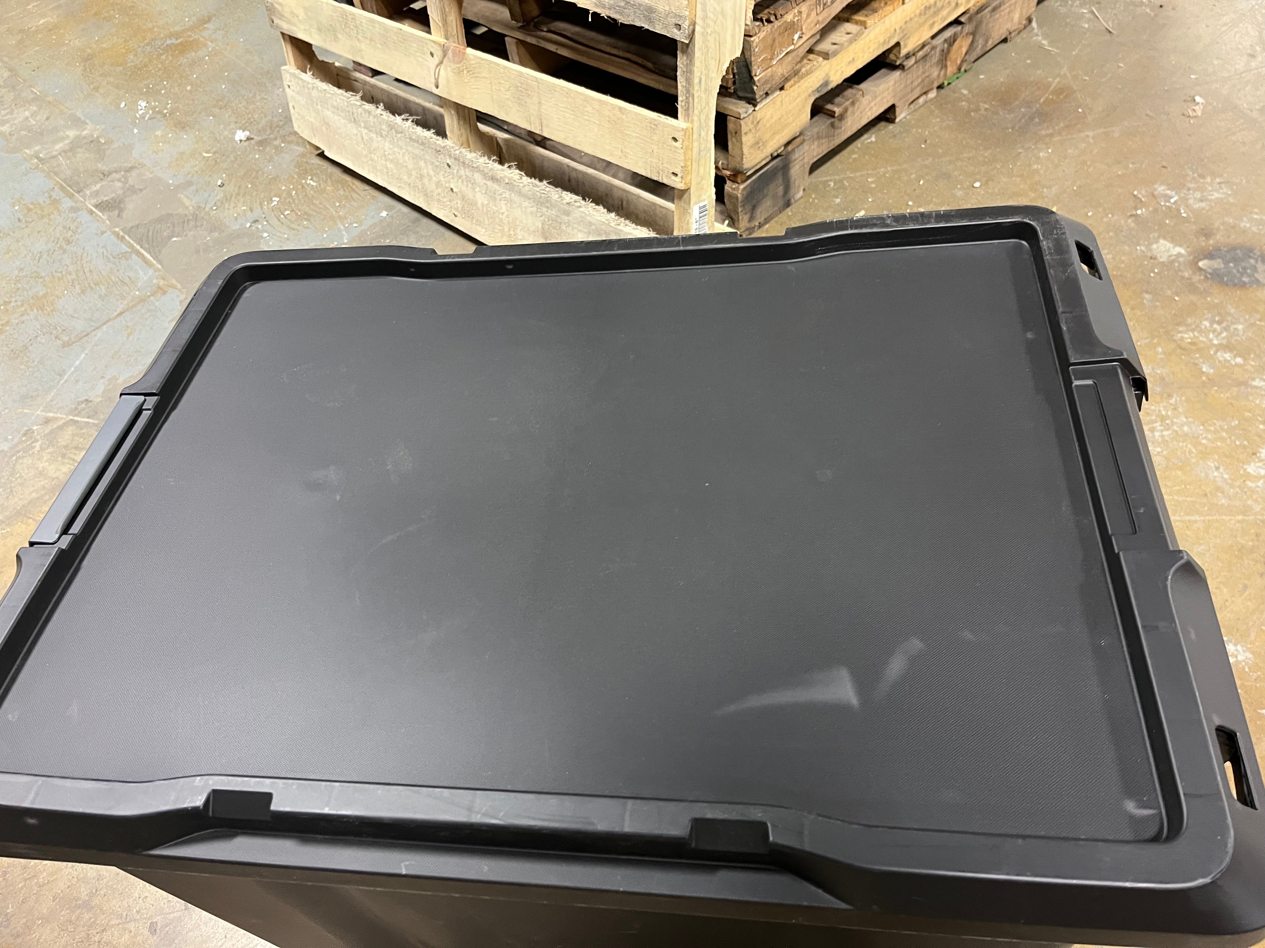 32gal XL Wheeled Latching Storage Tote