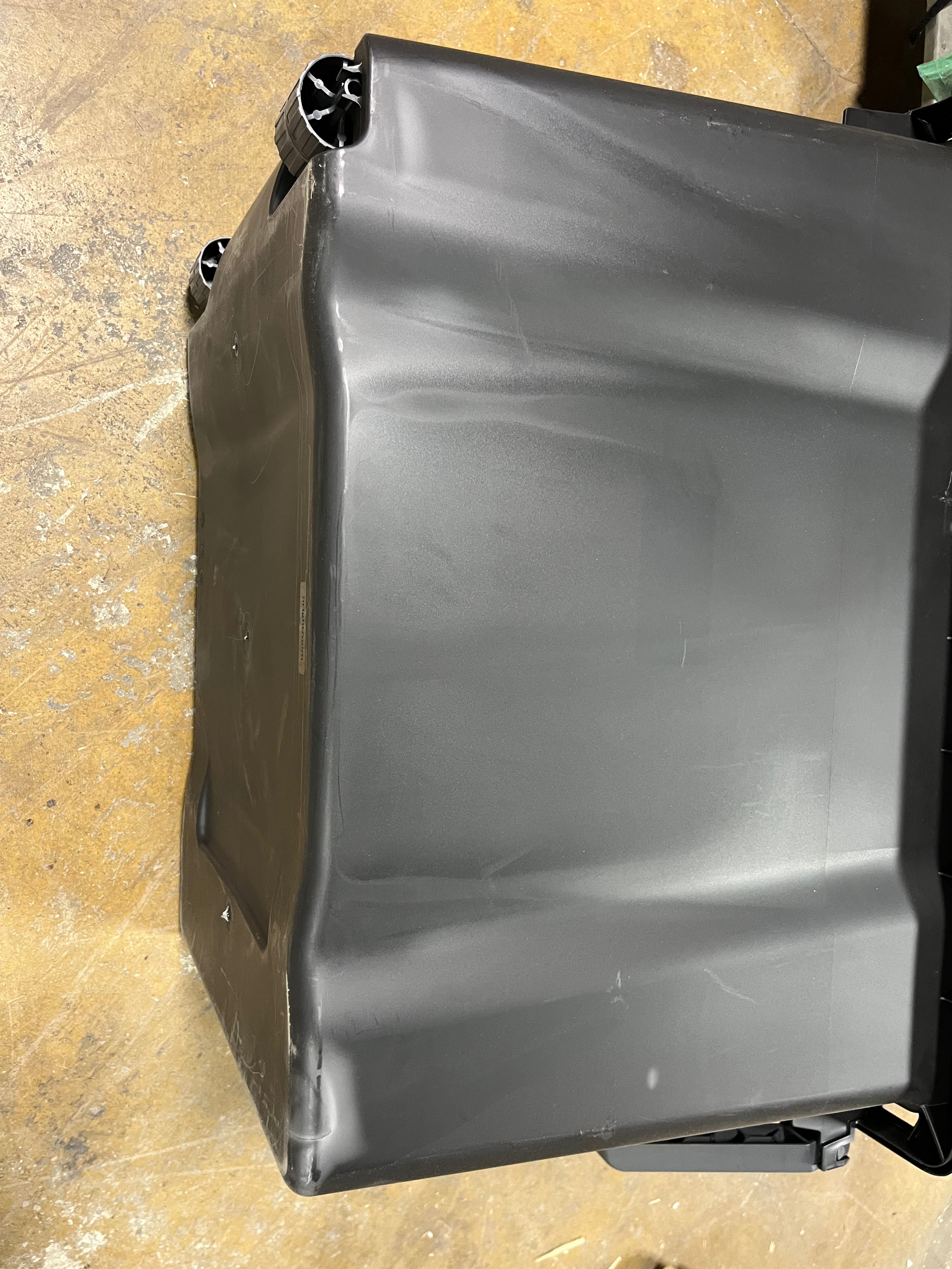 32gal XL Wheeled Latching Storage Tote