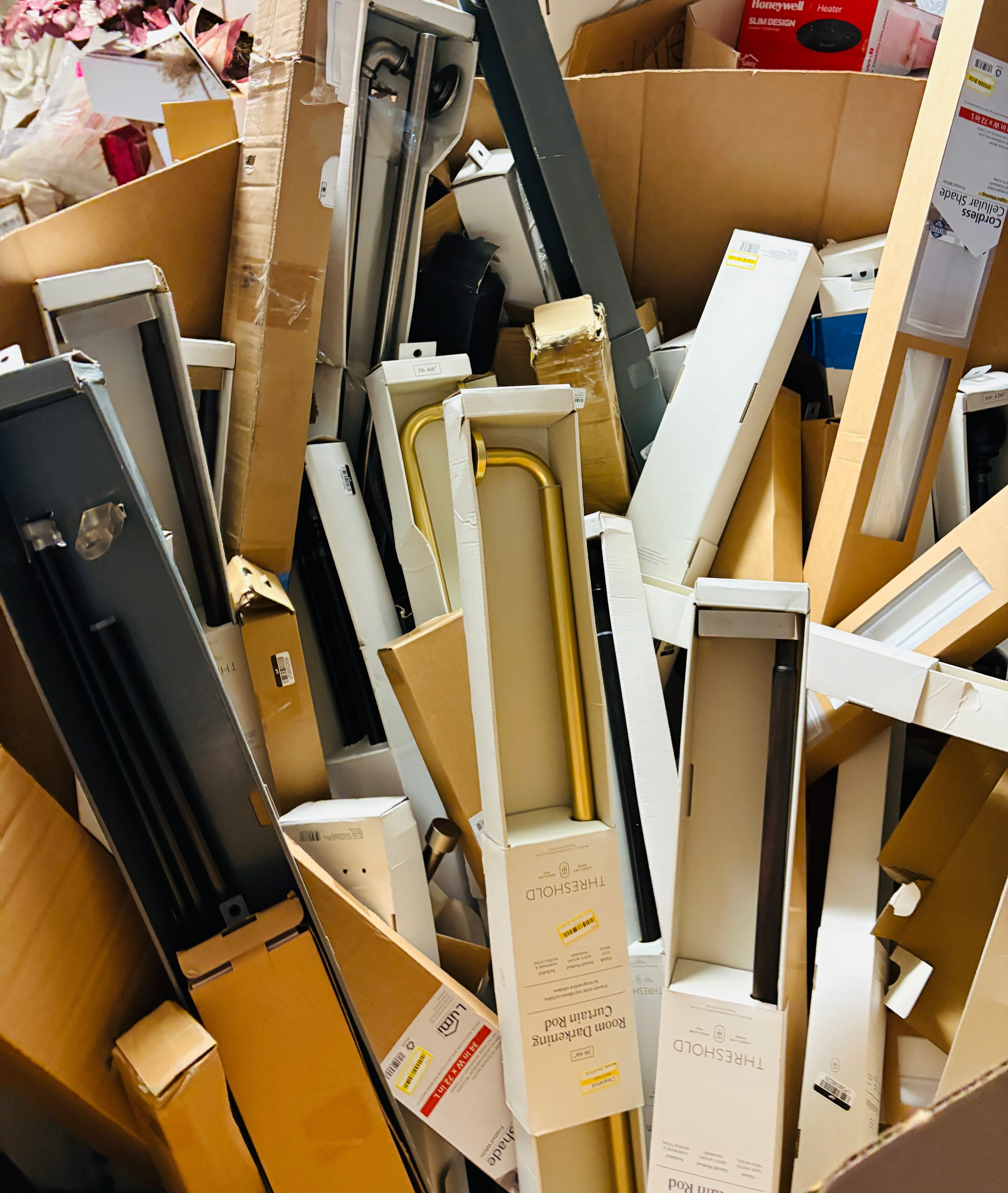 5 Resellers Pallets, est 2500 pieces