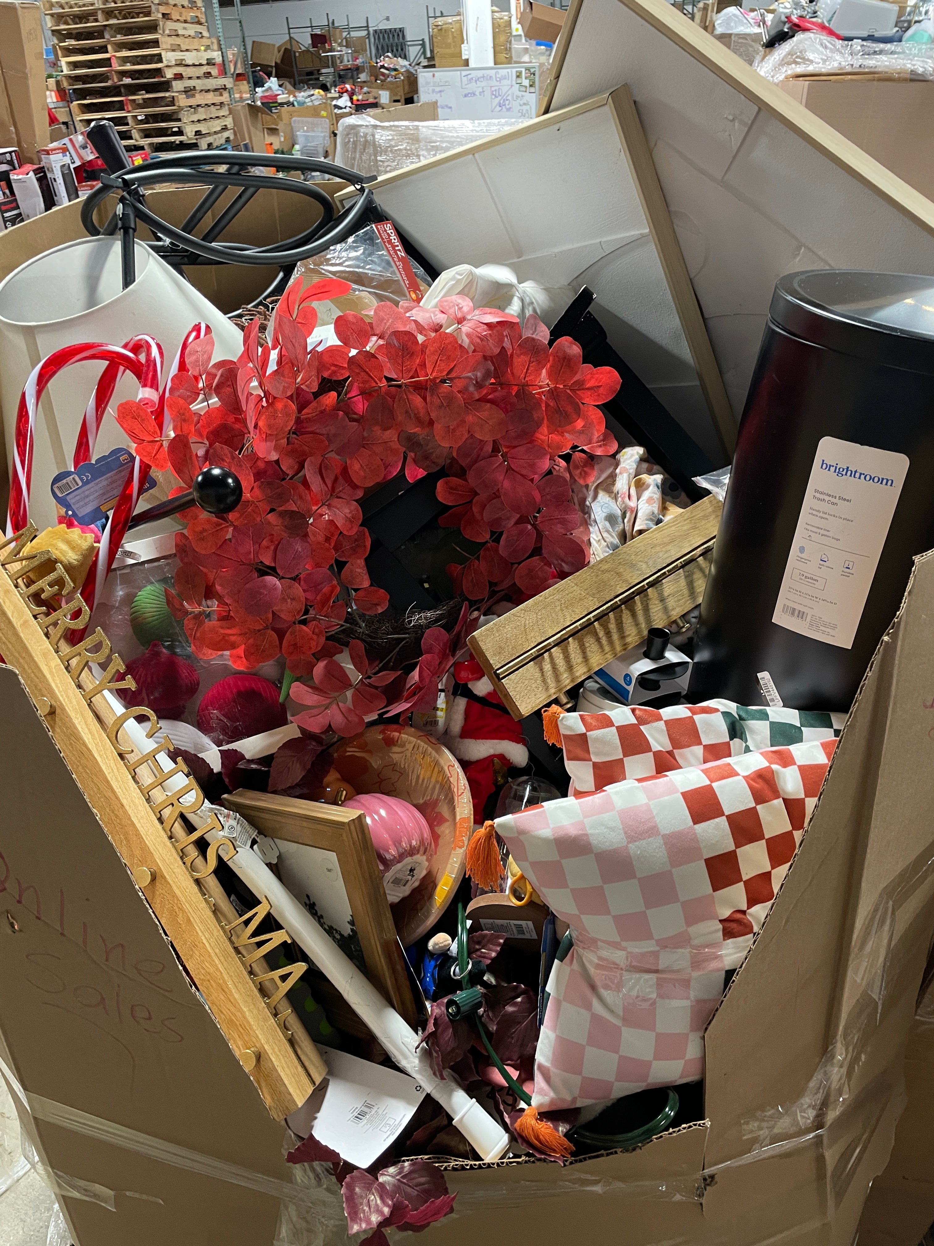 1 Pallet Unmanifested Liquidated items approximately 920 items