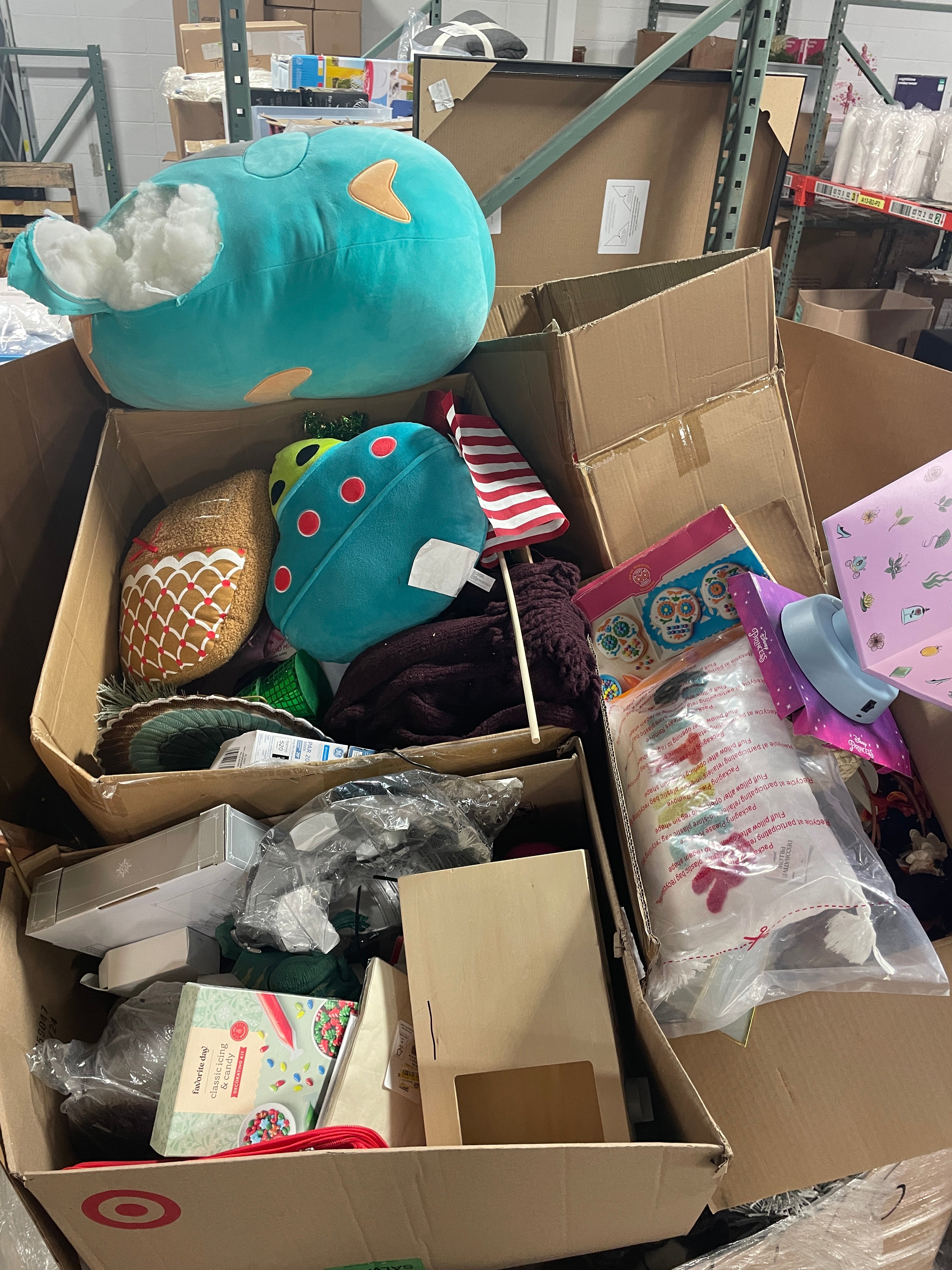 1 Pallet Unmanifested Liquidated items approximately 852