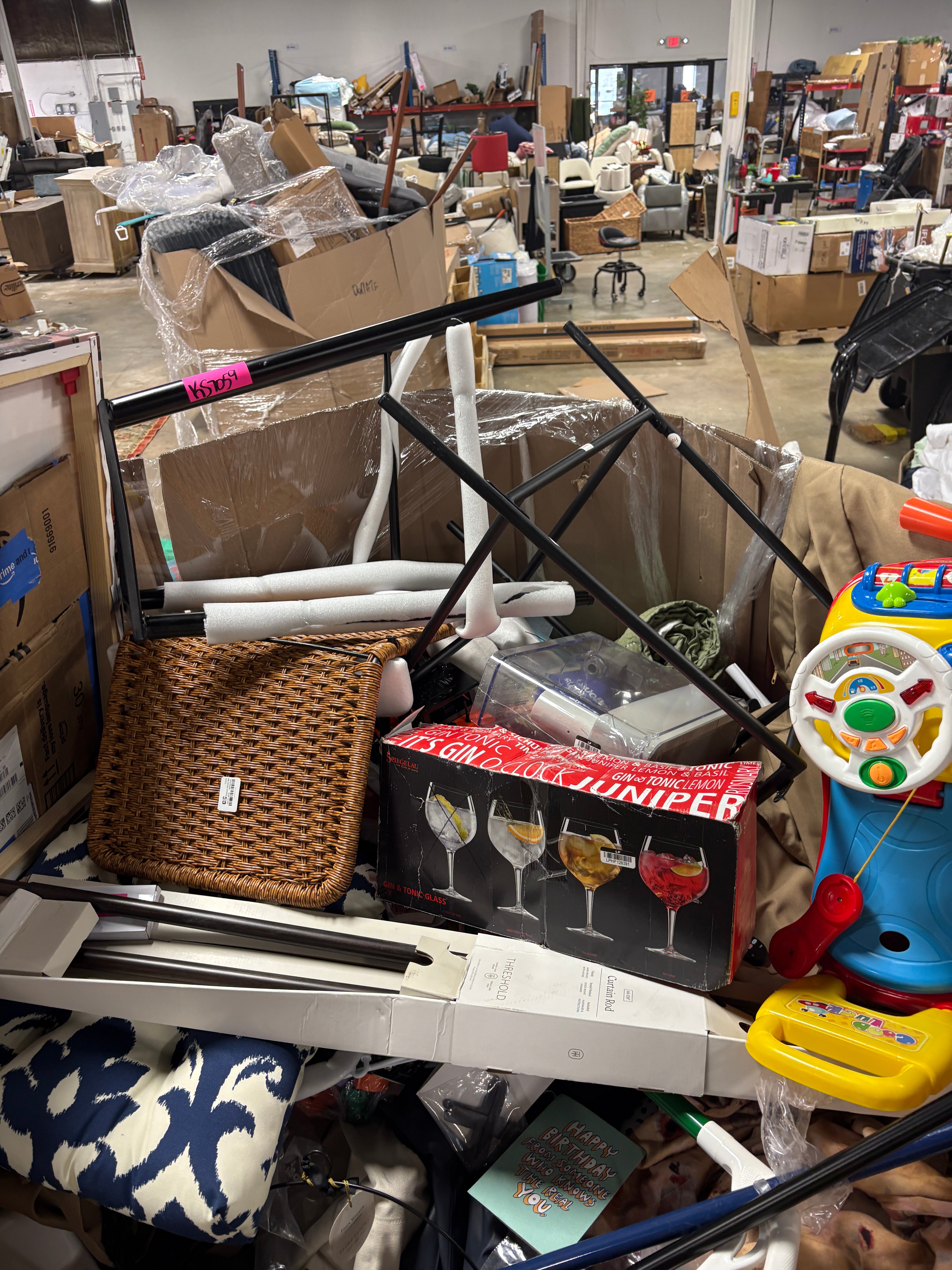 1 Pallets Unmanifested Dollar Items