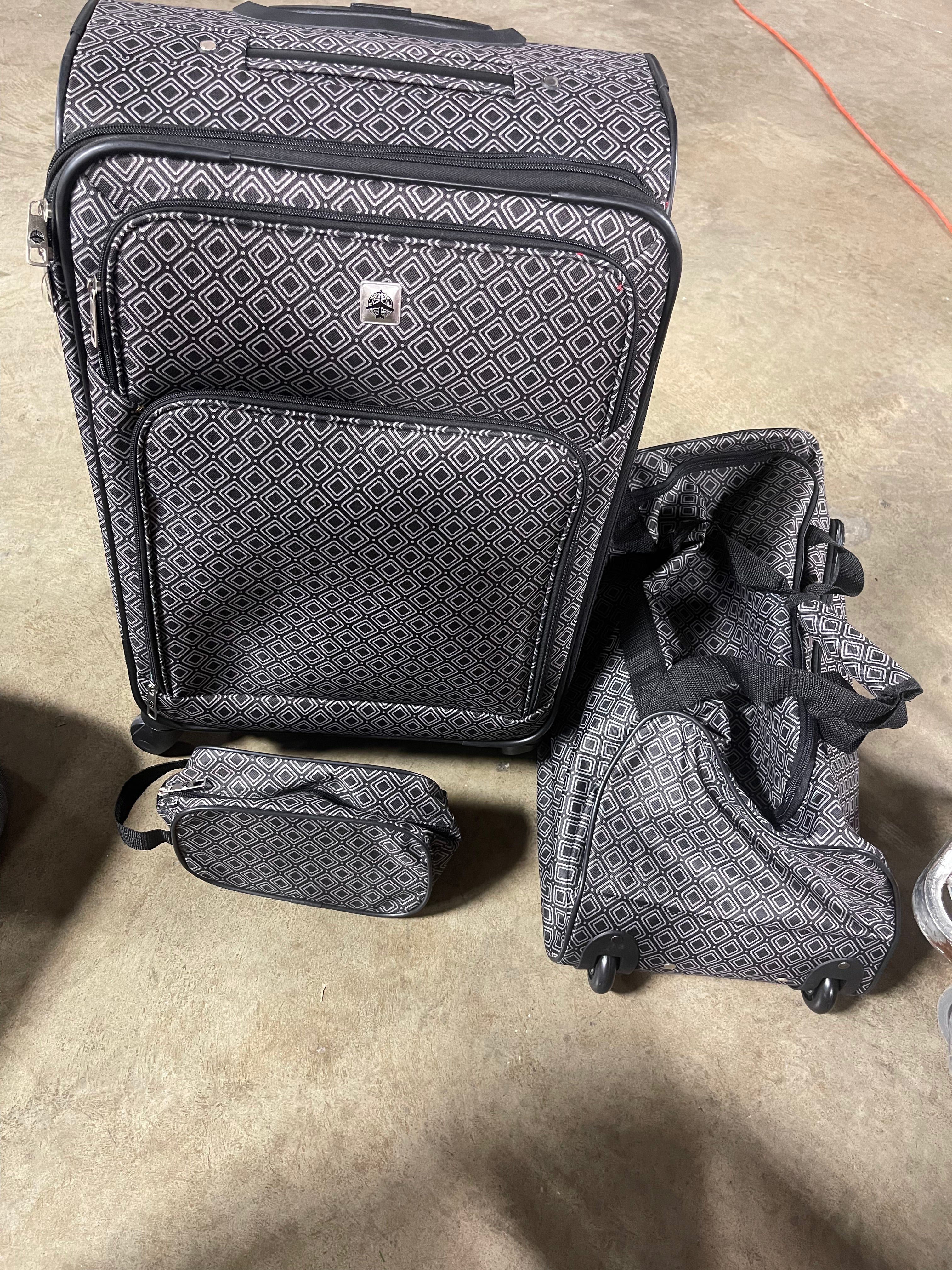 3pc Softside Checked Luggage Set - Gray Geo