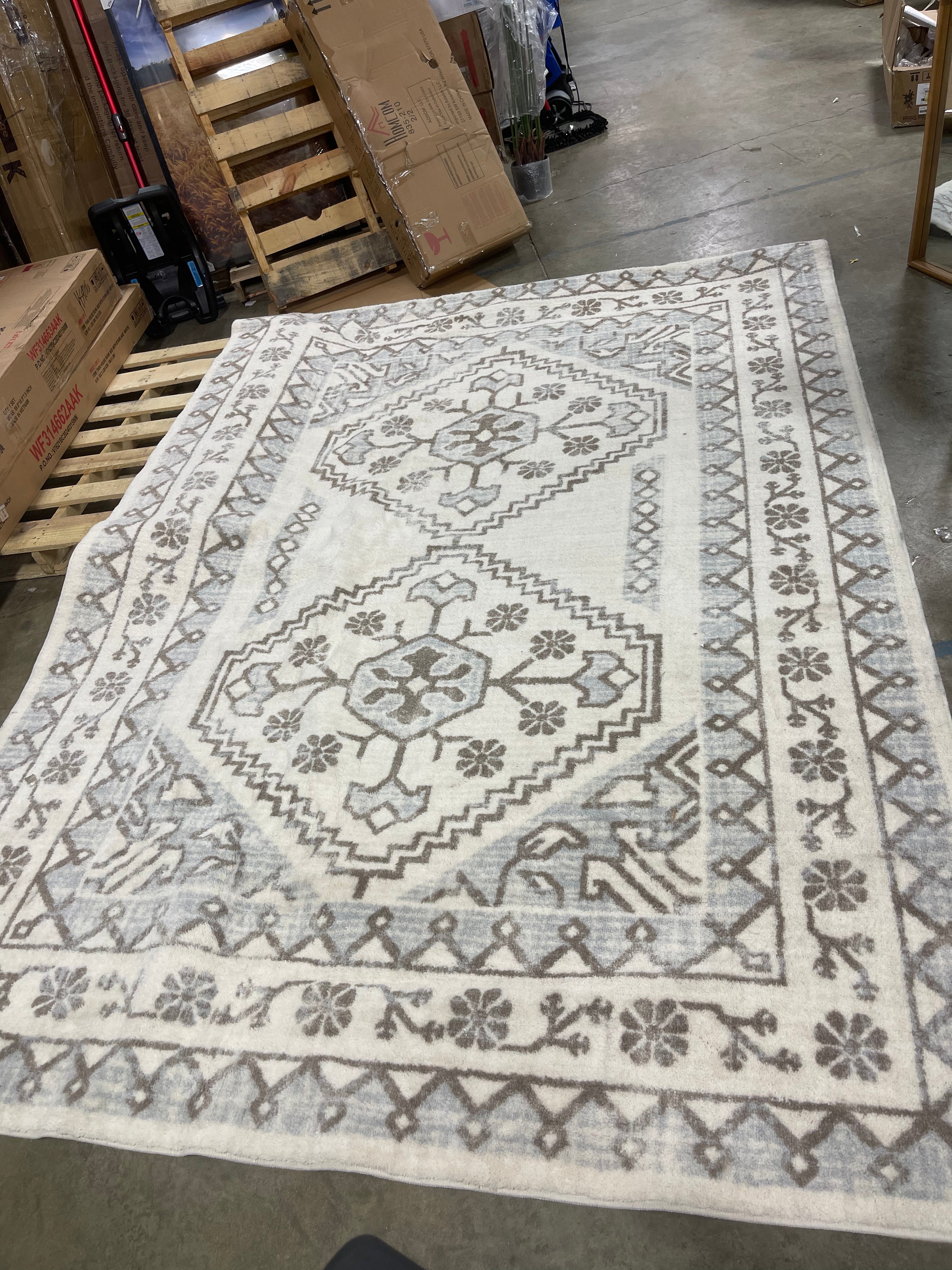 Distressed Persian Accent Rug Cream