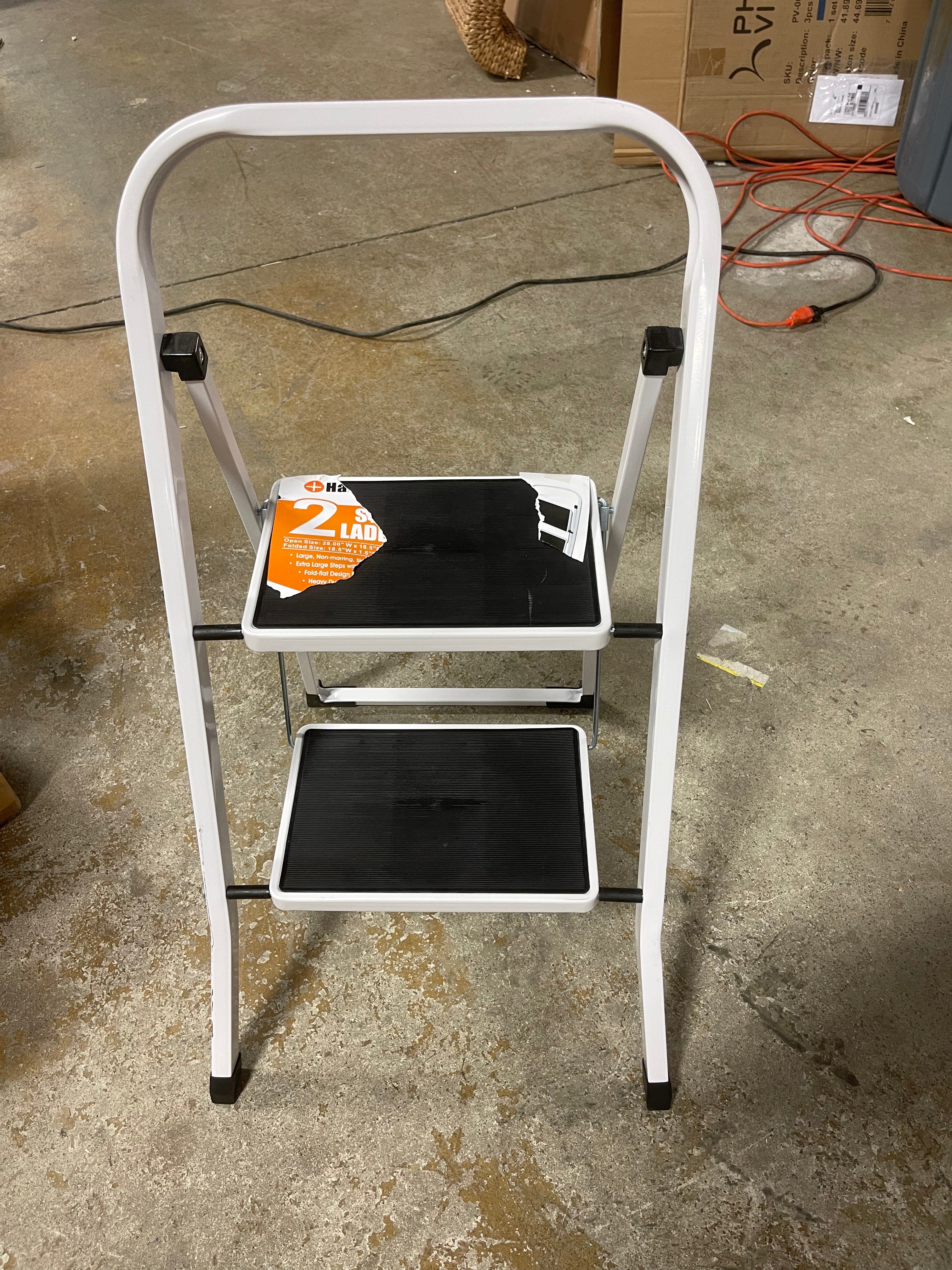 2 Step Ladder Folding Step Stool Sturdy Steel Ladder with Anti-Slip Pedal White