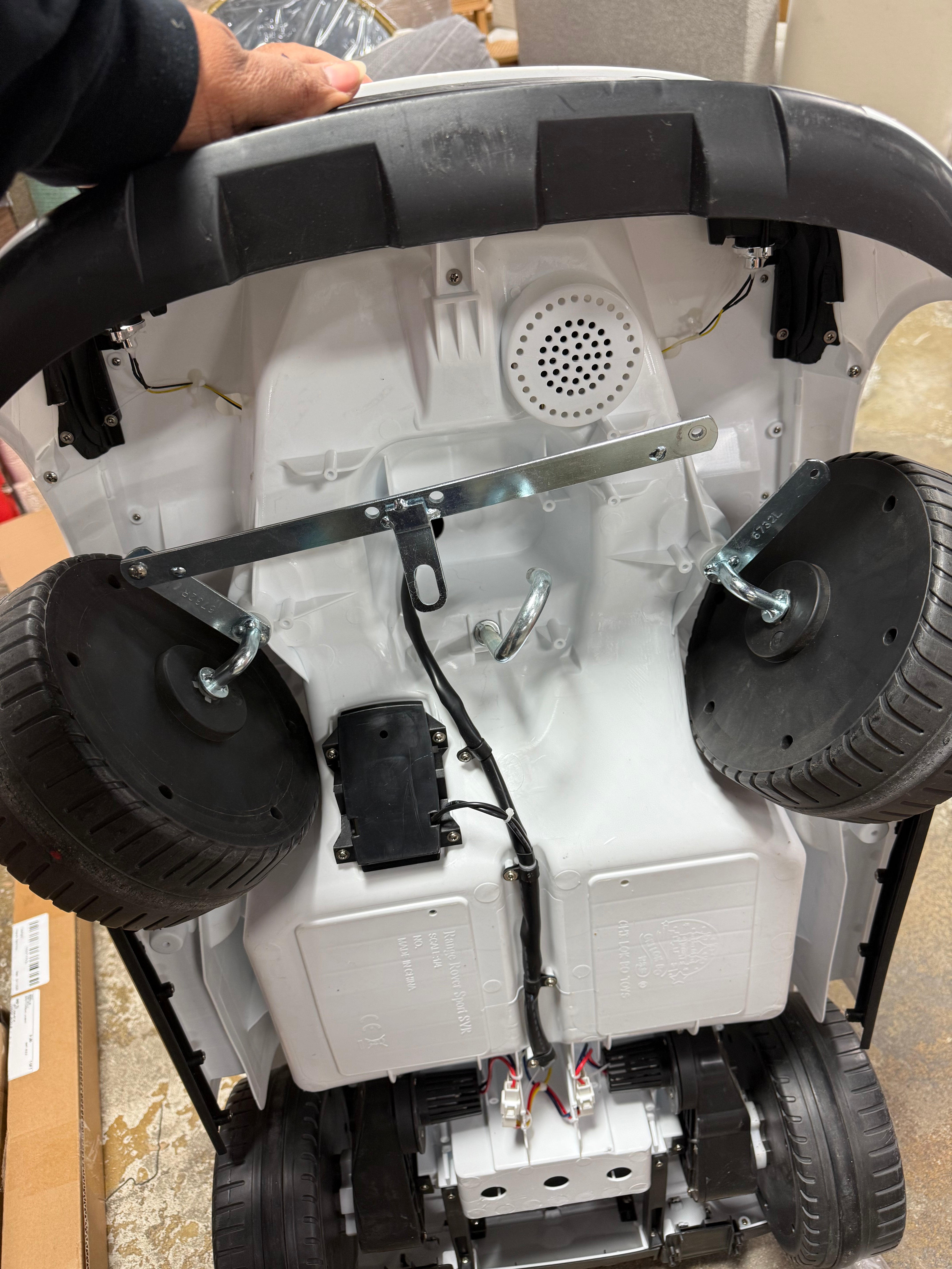 Range Rover Powered Ride-On - White