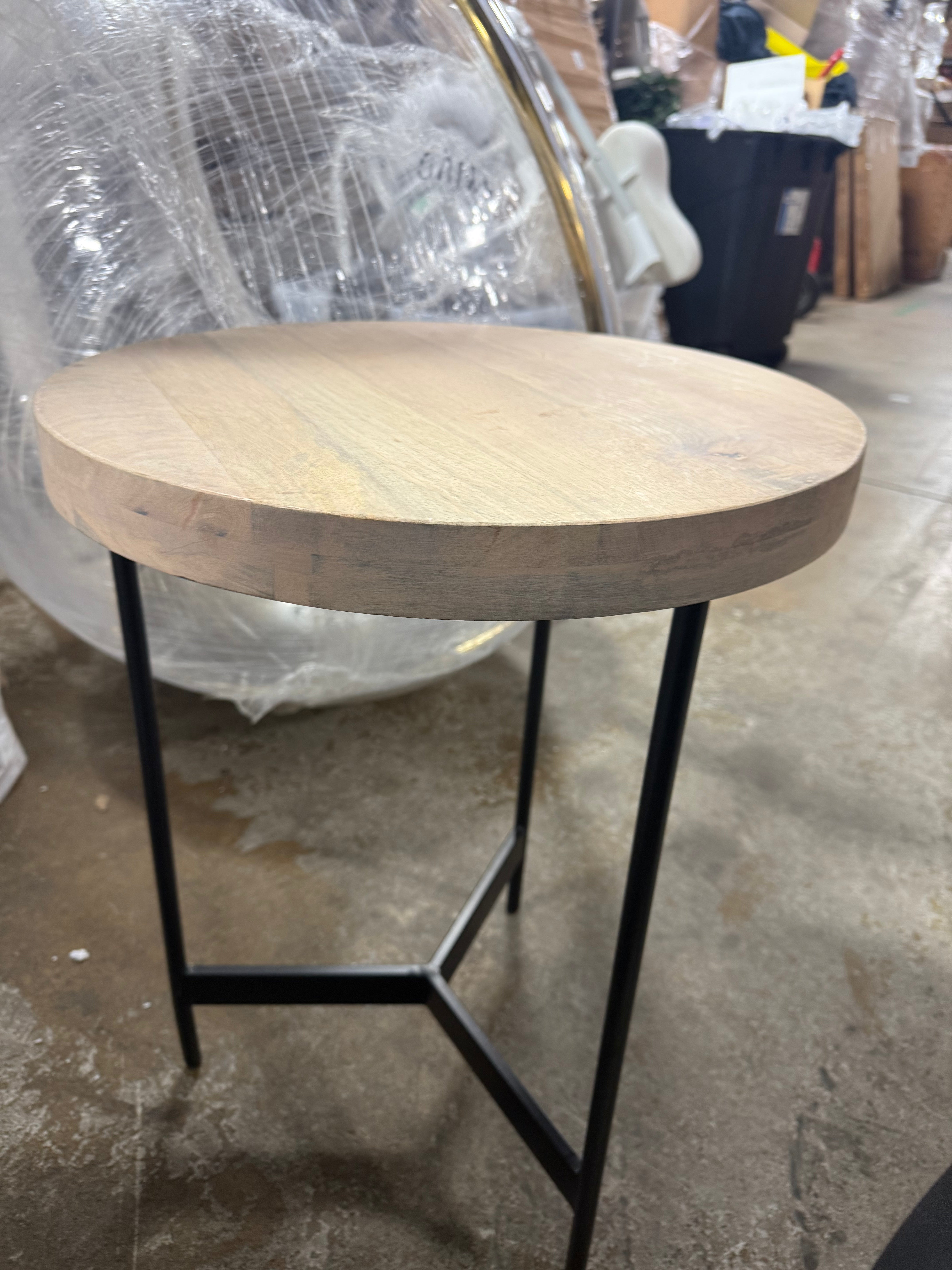Villa Park Round Wooden End Table Brown