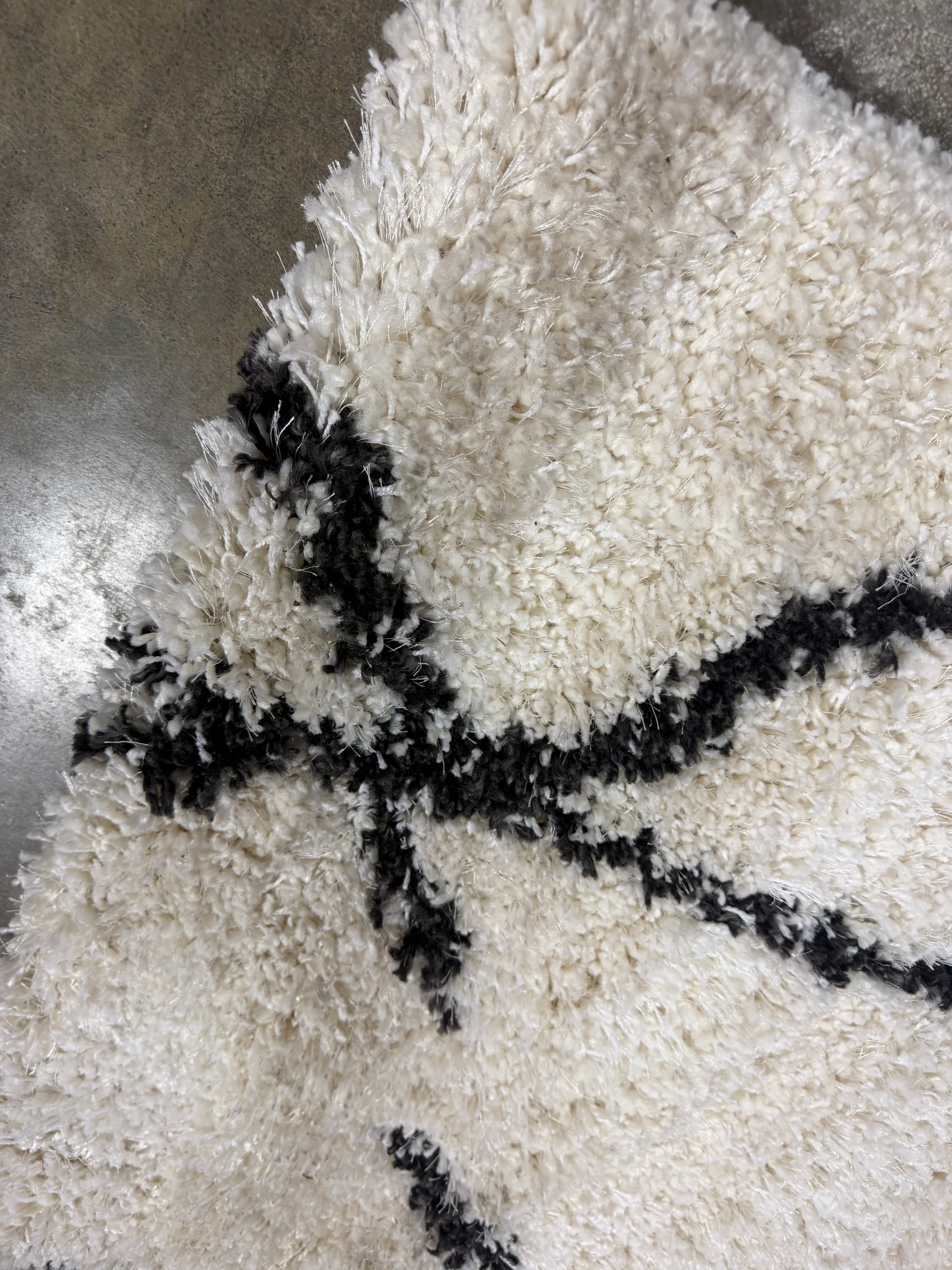 Modern Shag Rug 5x7 Ivory and Black Area Rug