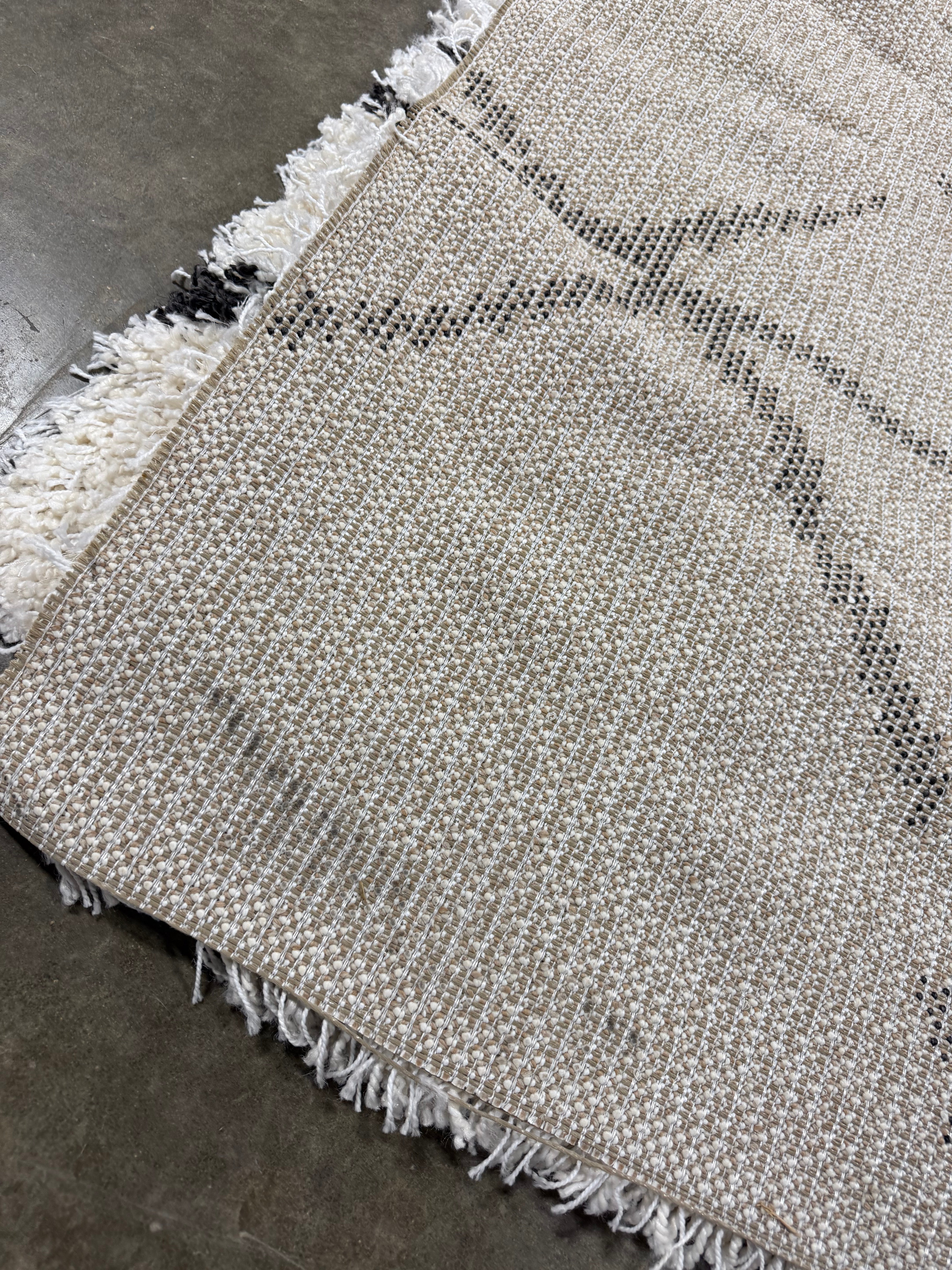 Modern Shag Rug Ivory and Black Area Rug 7'x10'