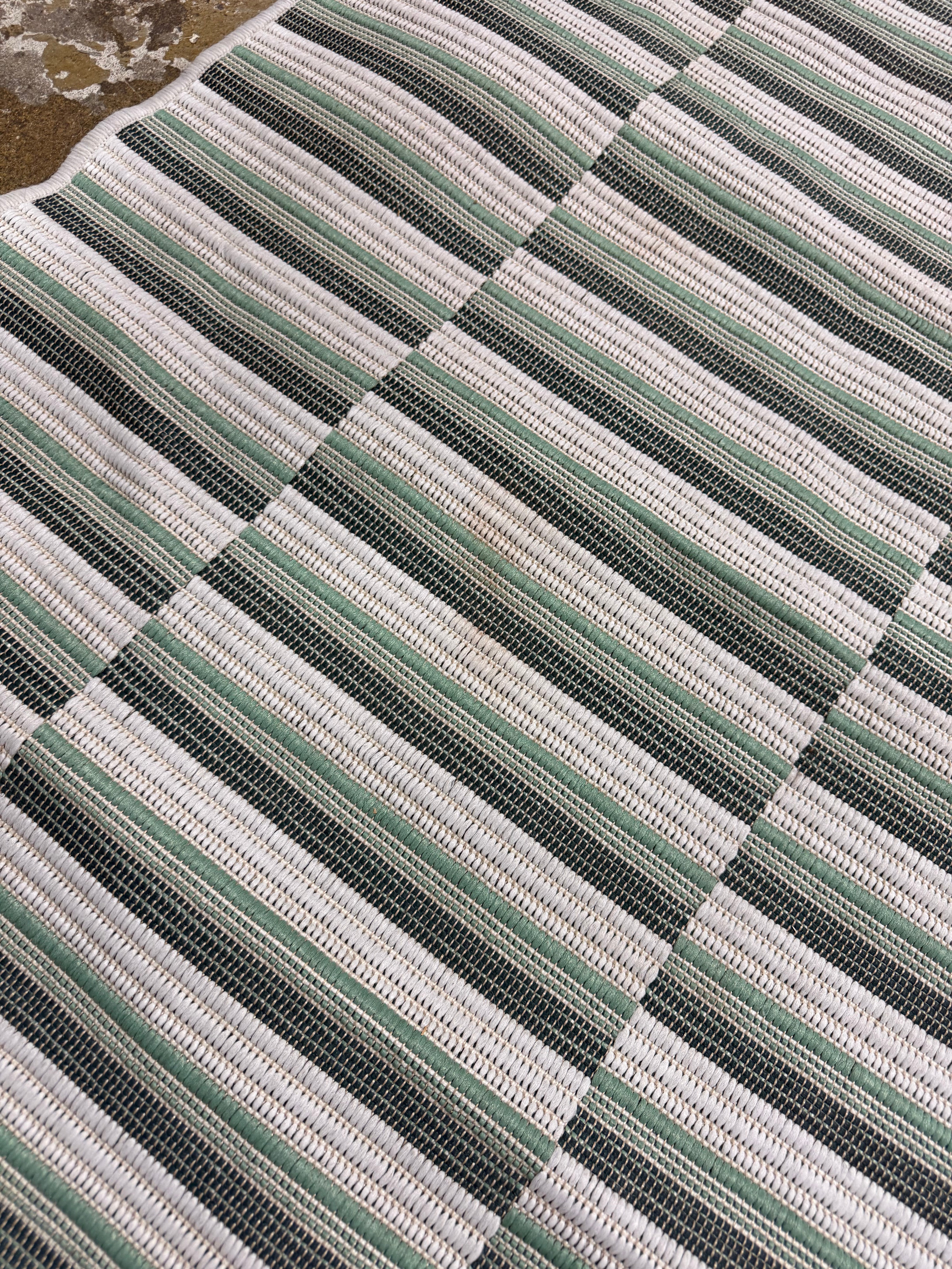 Linear Geo Outdoor Area Rug 3'11"x5'5"