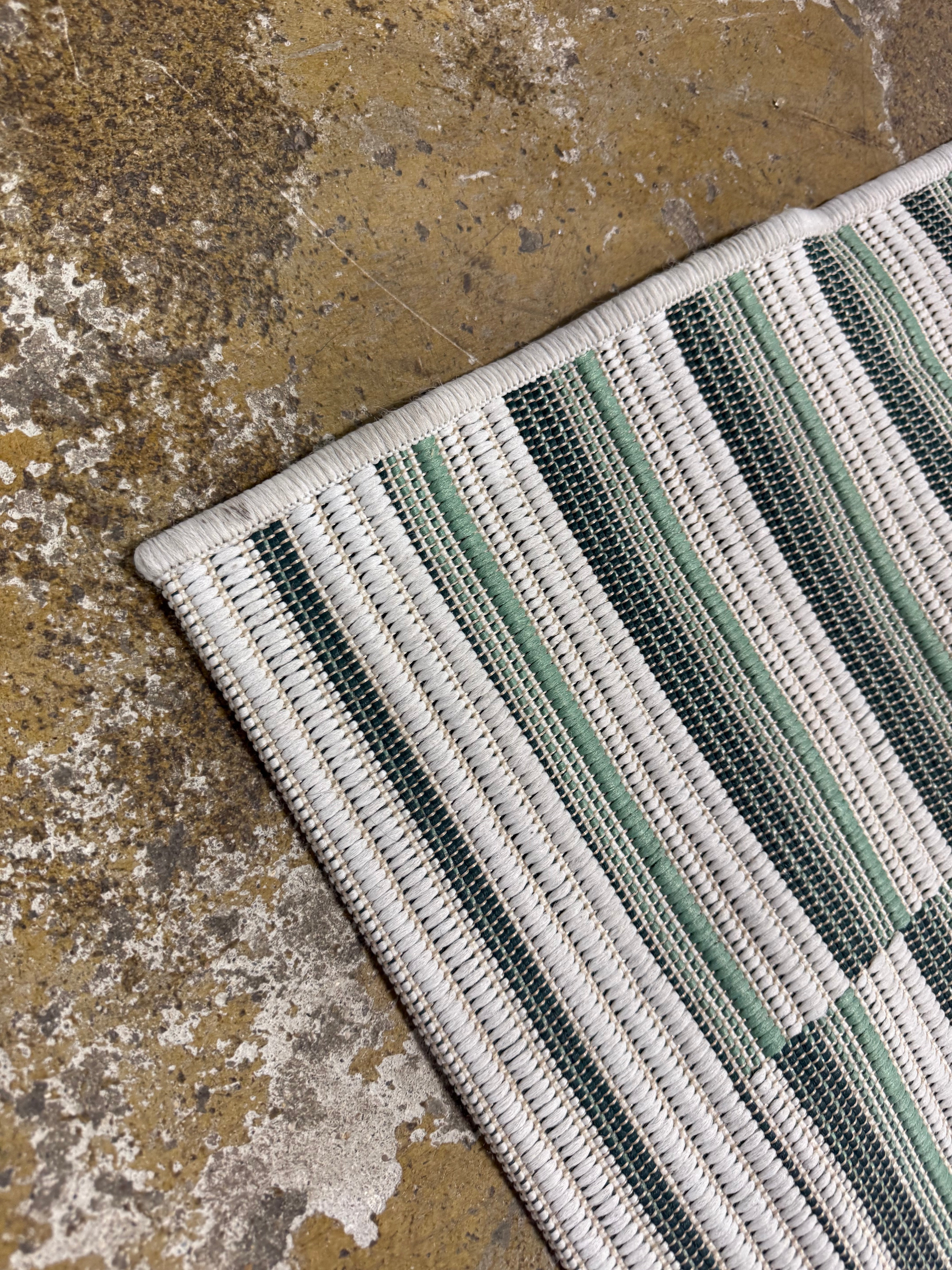 Linear Geo Outdoor Area Rug 3'11"x5'5"