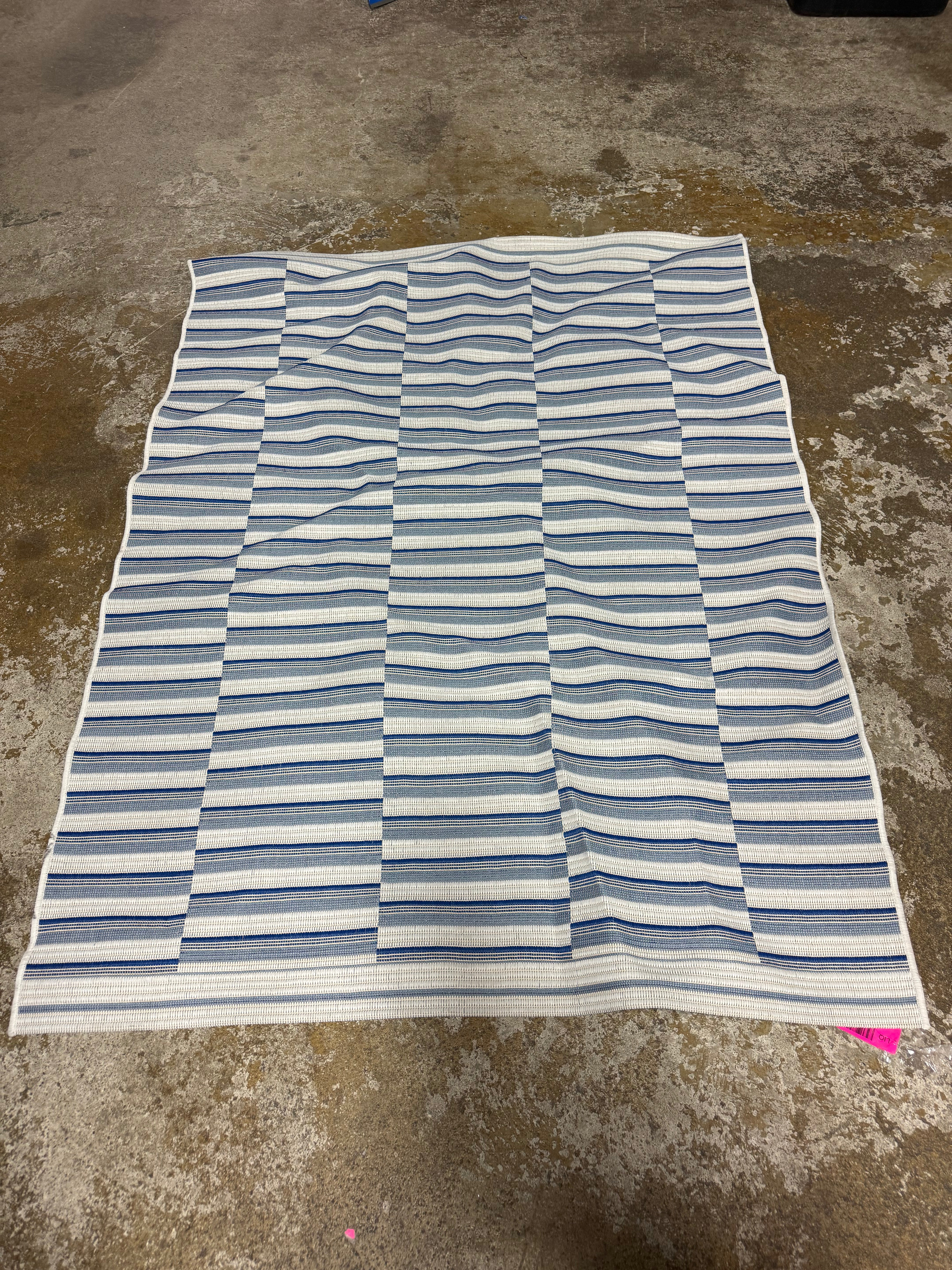 Linear Geo Outdoor Area Rug Blue 3'11"x5'5"