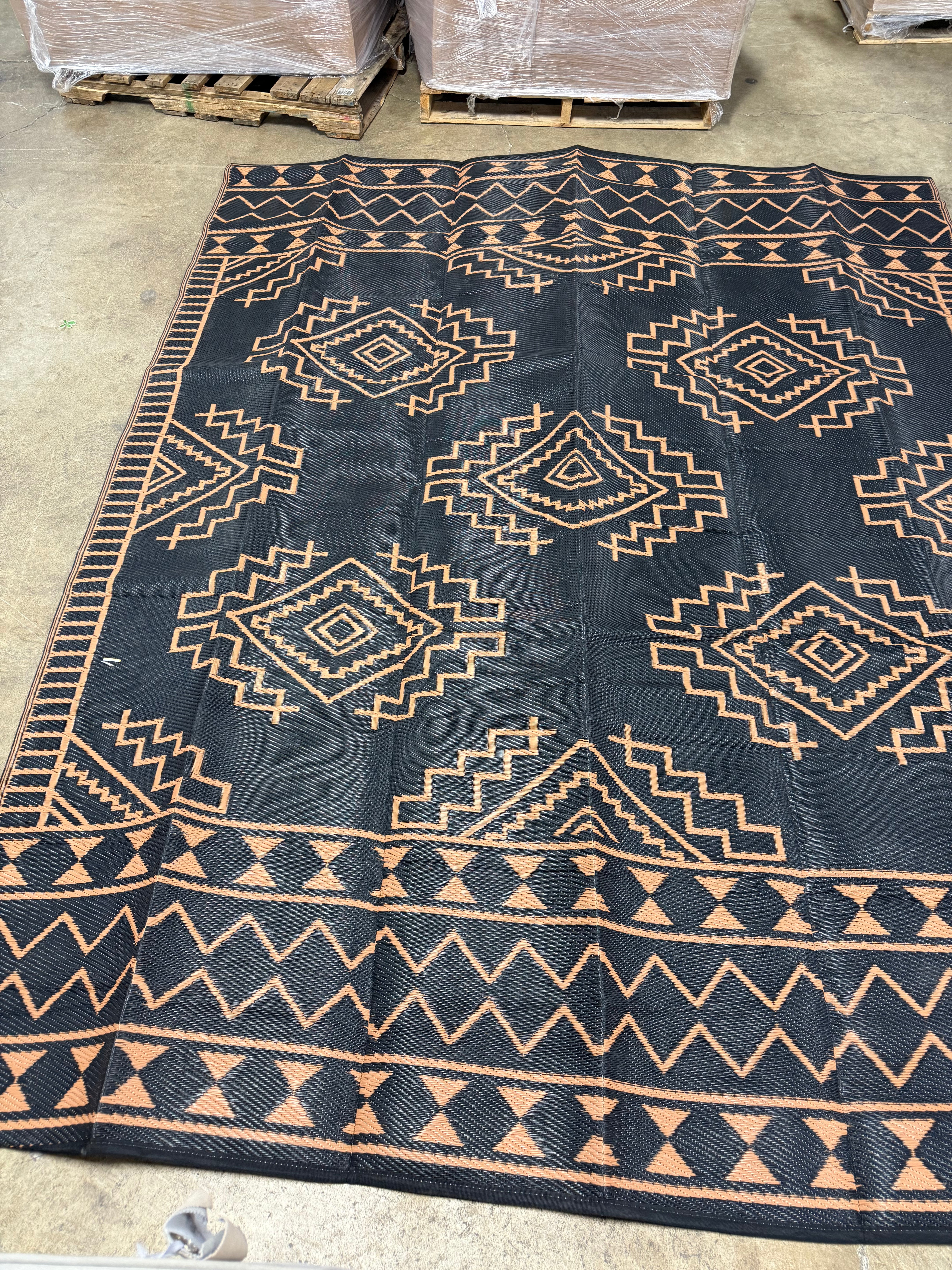 Black & Brown 8x10, Waterproof Plastic Straw Rug Reversible Geometric Design