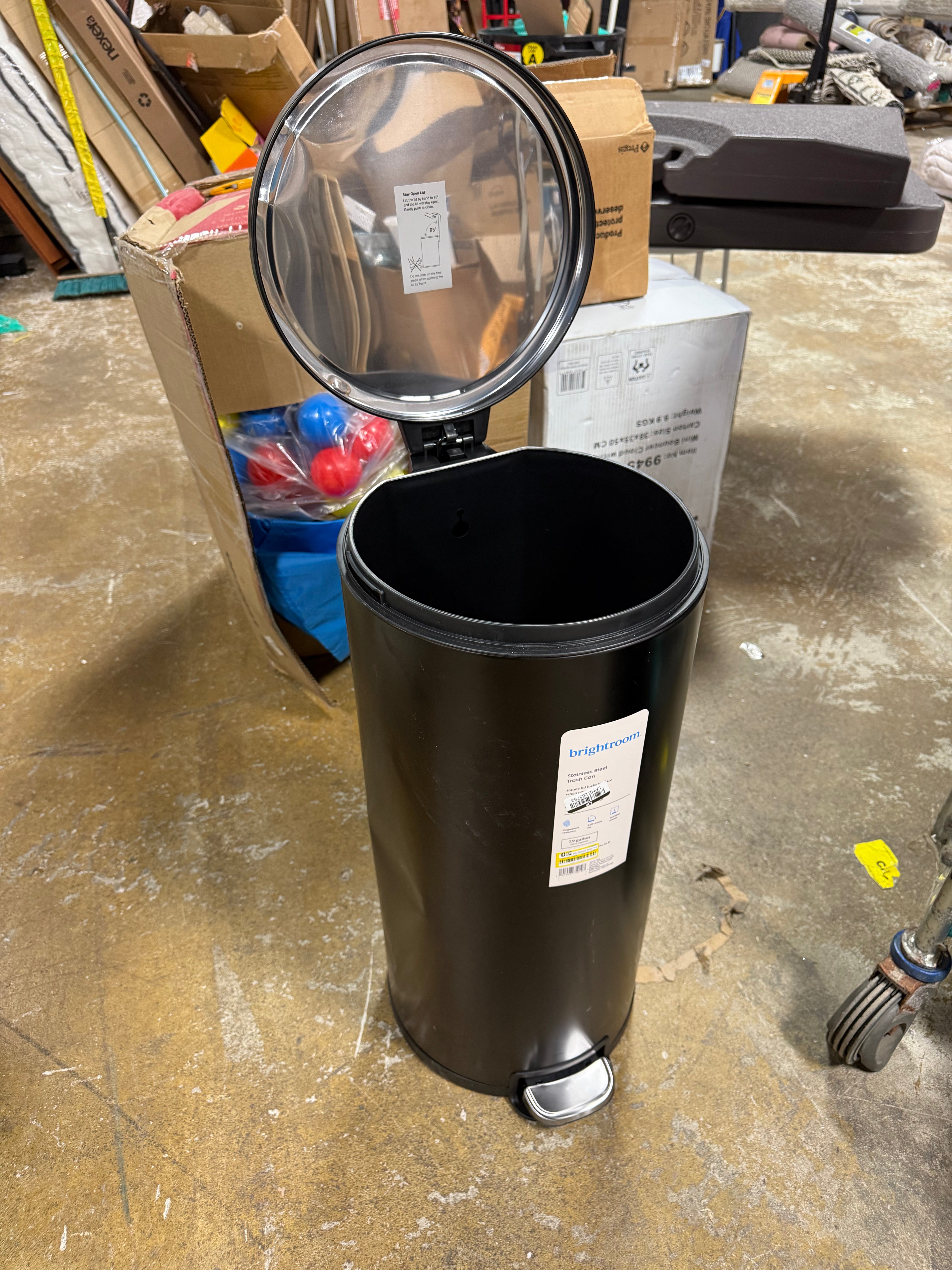Round Step Trash Can Black