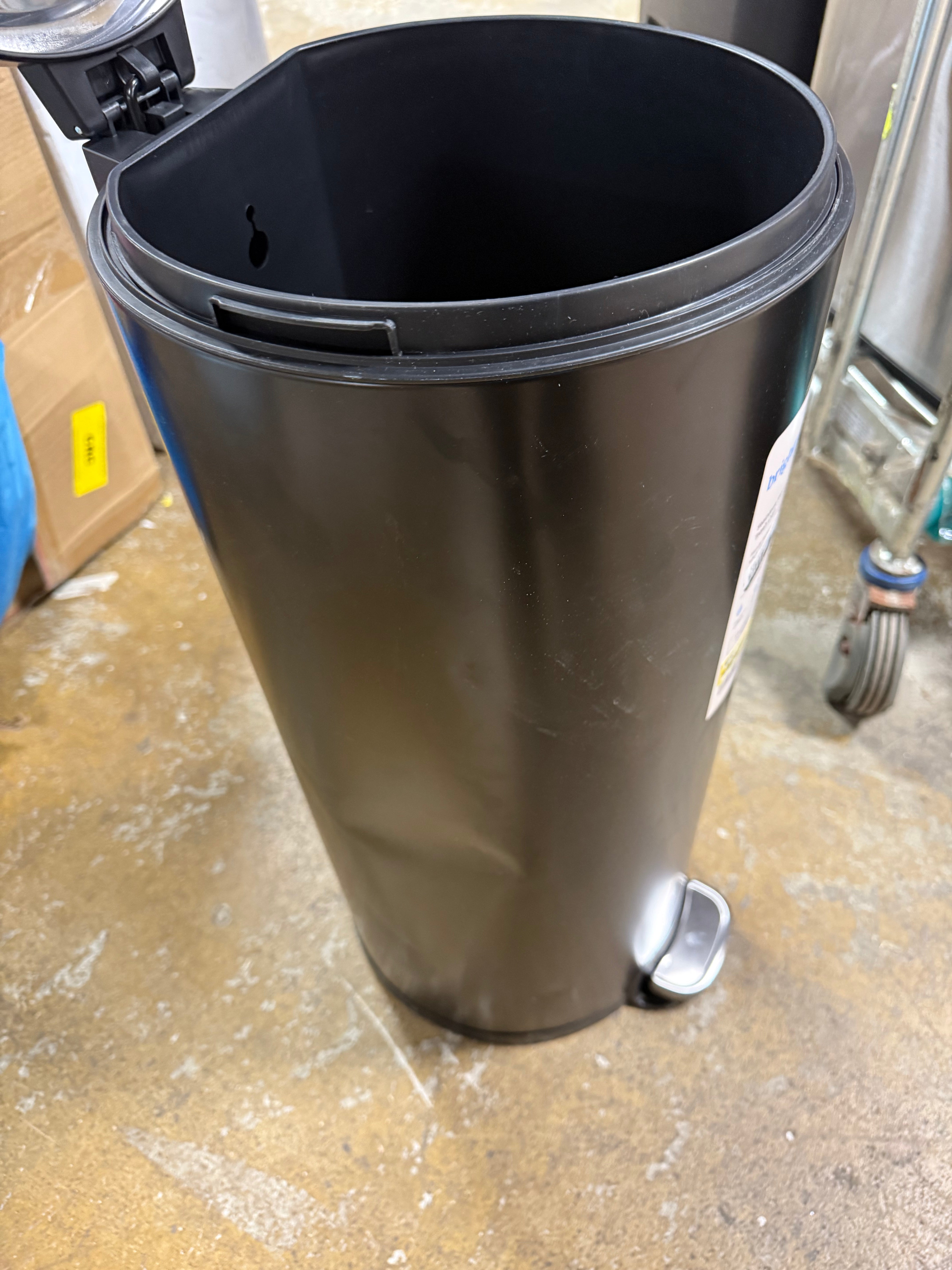 Round Step Trash Can Black
