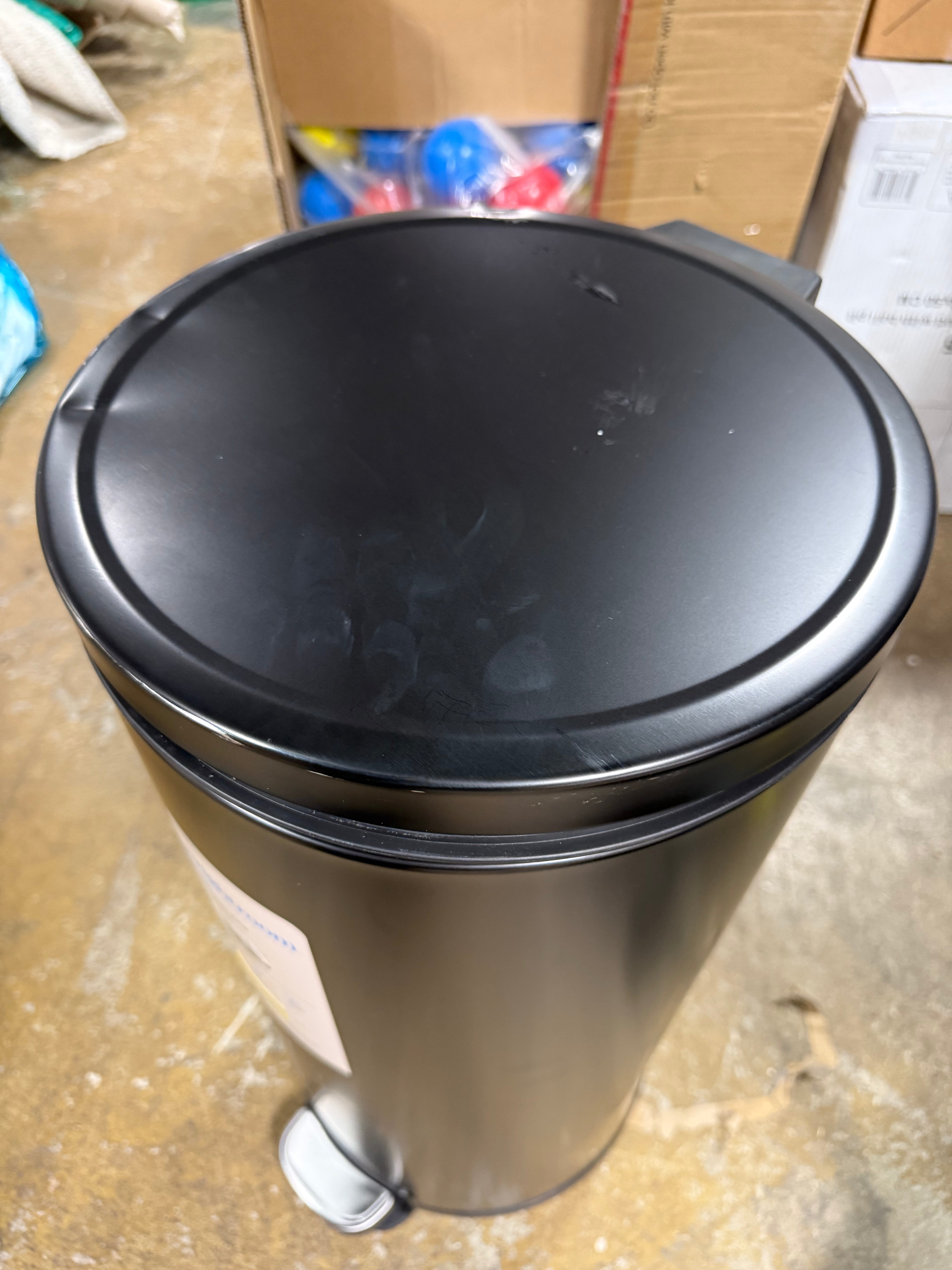 Round Step Trash Can Black