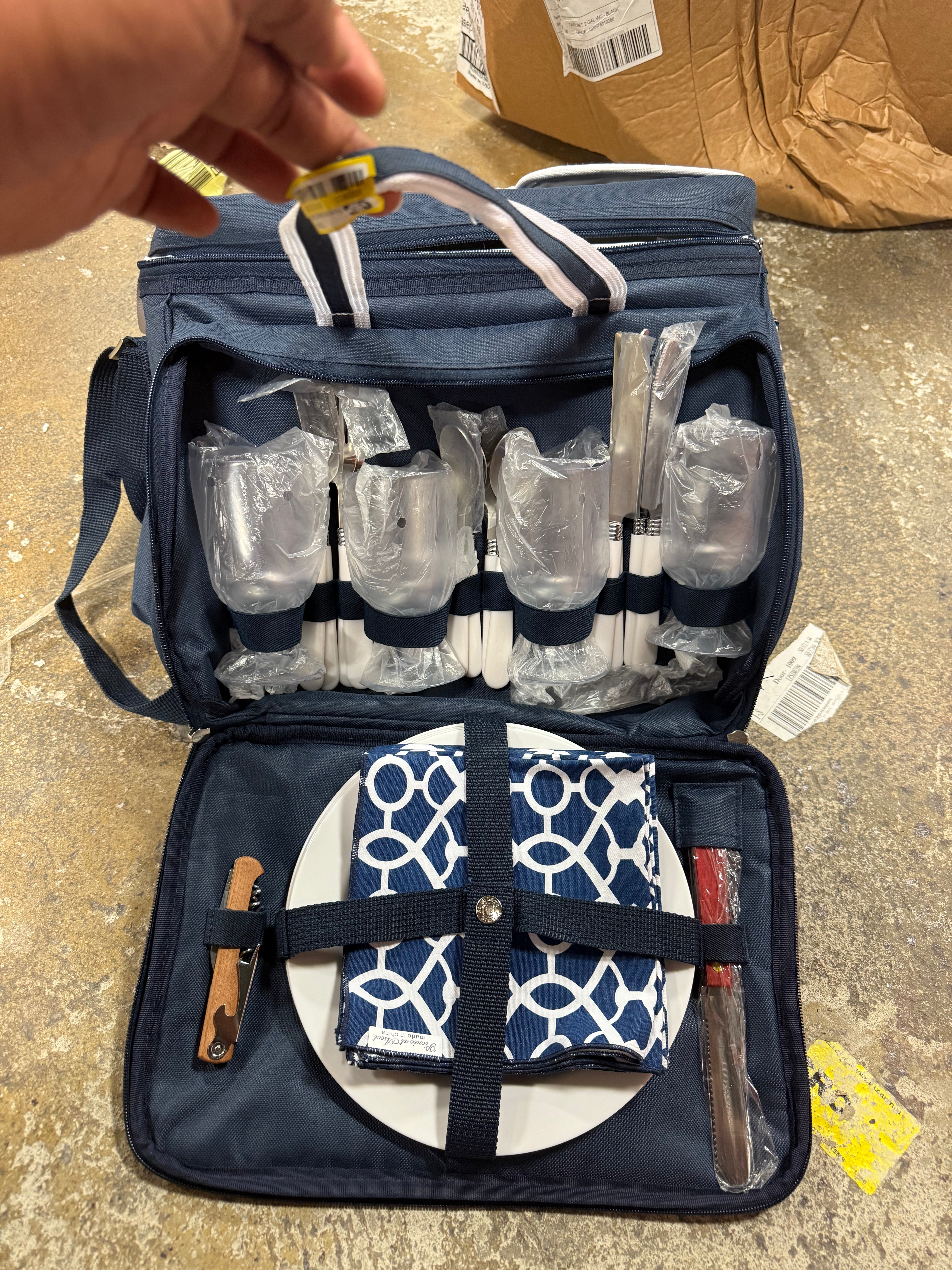 Deluxe Picnic Cooler for 4 in Bold Navy