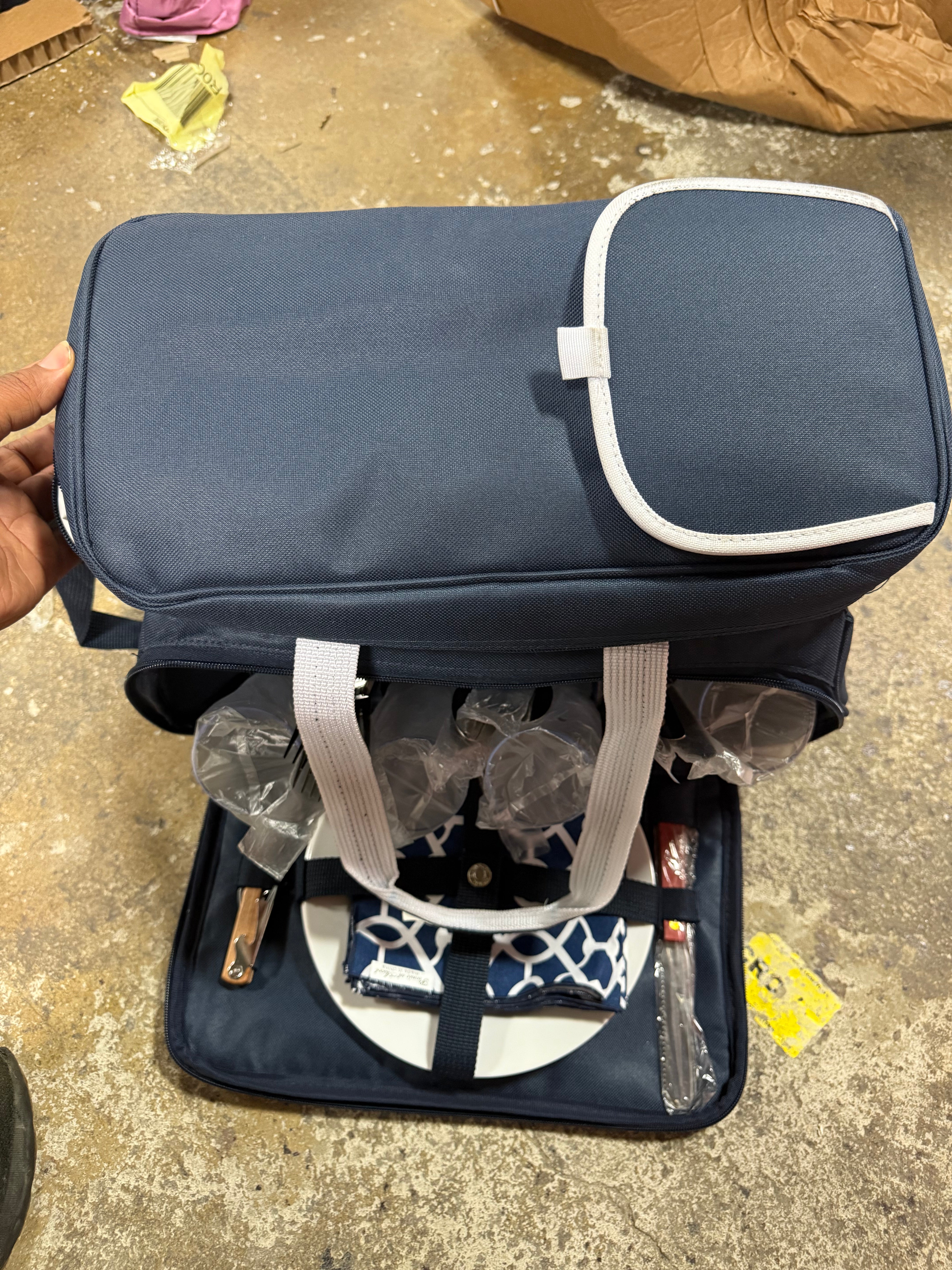 Deluxe Picnic Cooler for 4 in Bold Navy