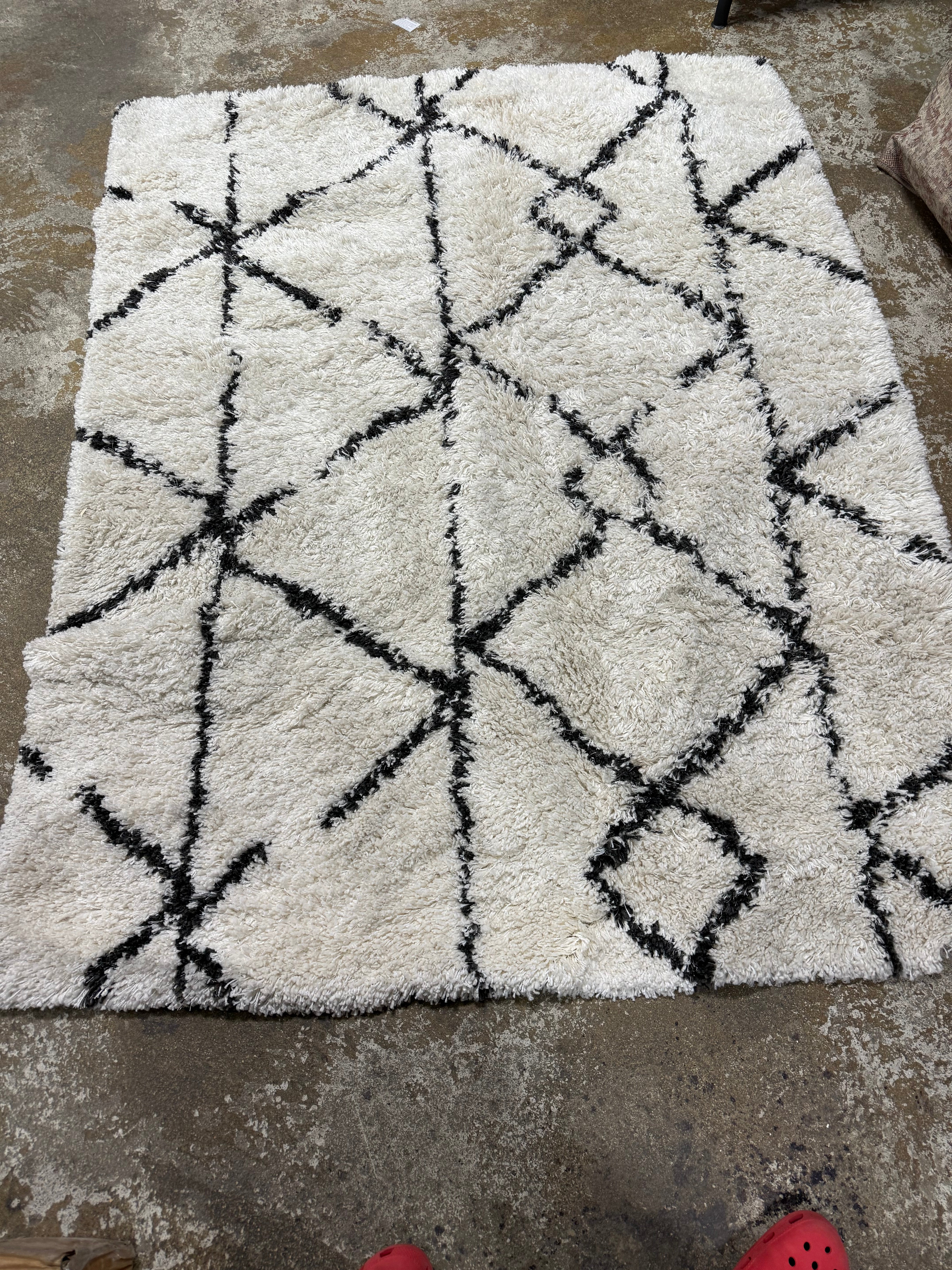Geometric Design Woven Rug - 5'x7'