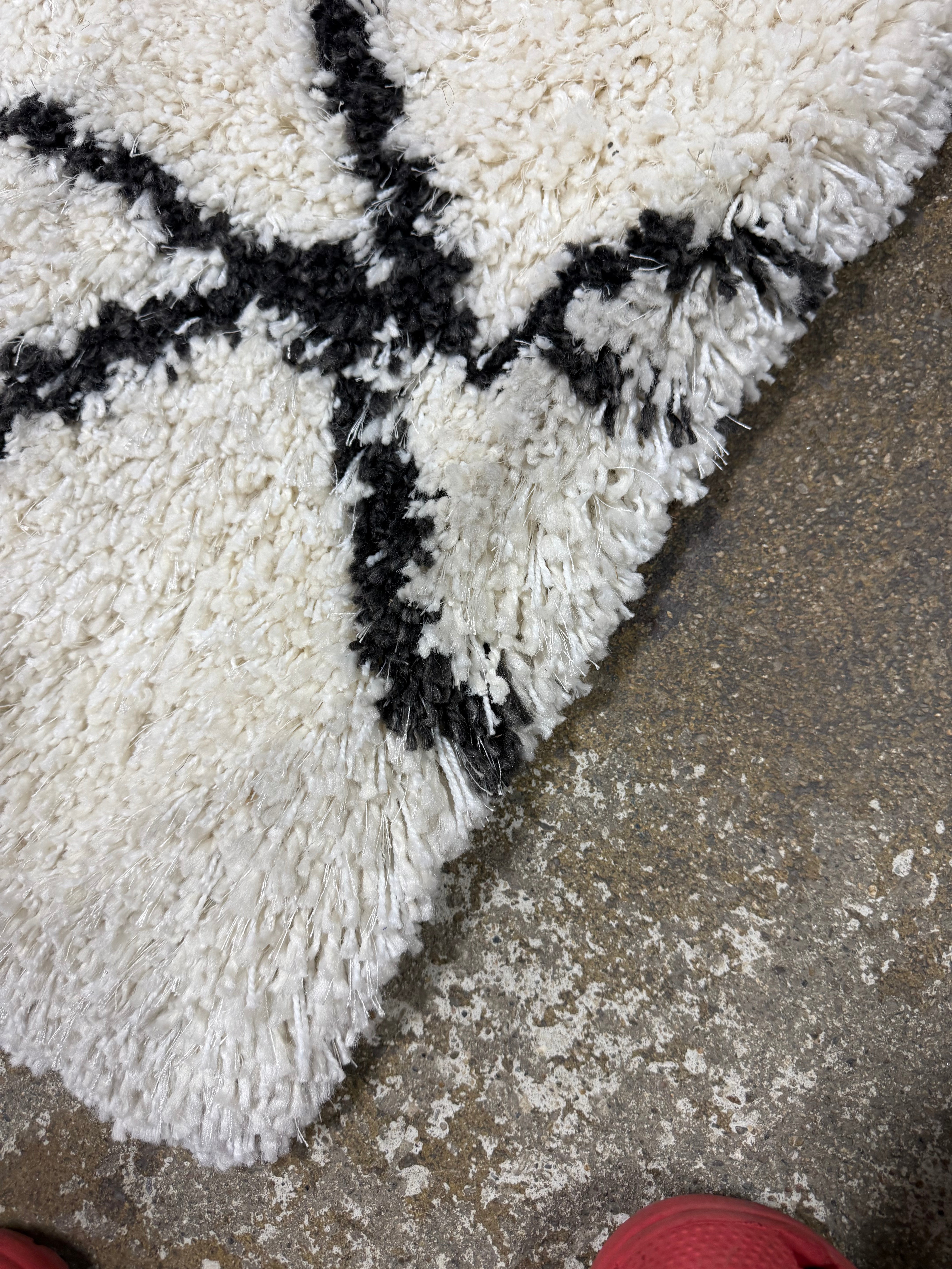 Geometric Design Woven Rug - 5'x7'