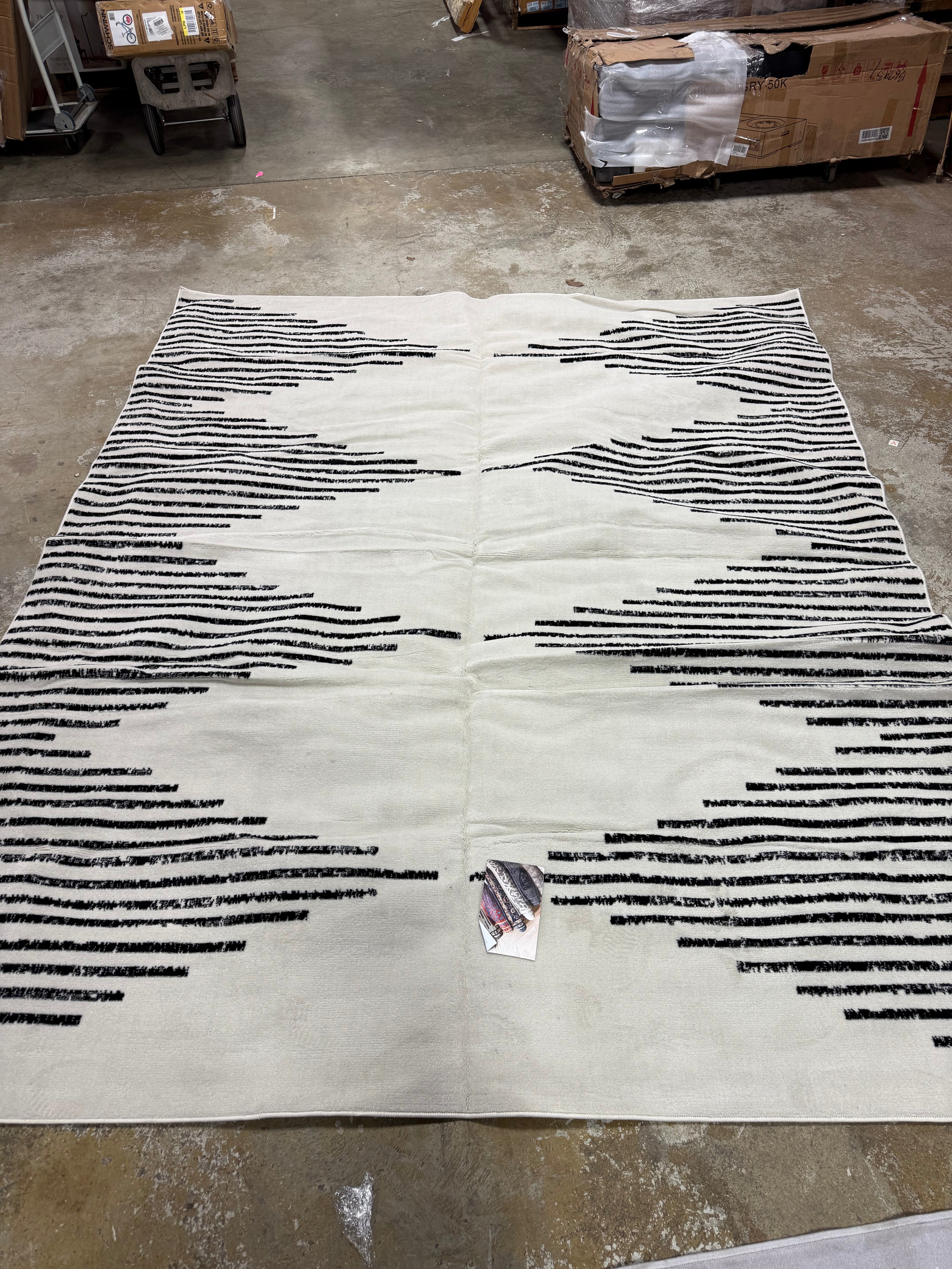 Romina Diamond Pinstripes Area Rug 8'x10'