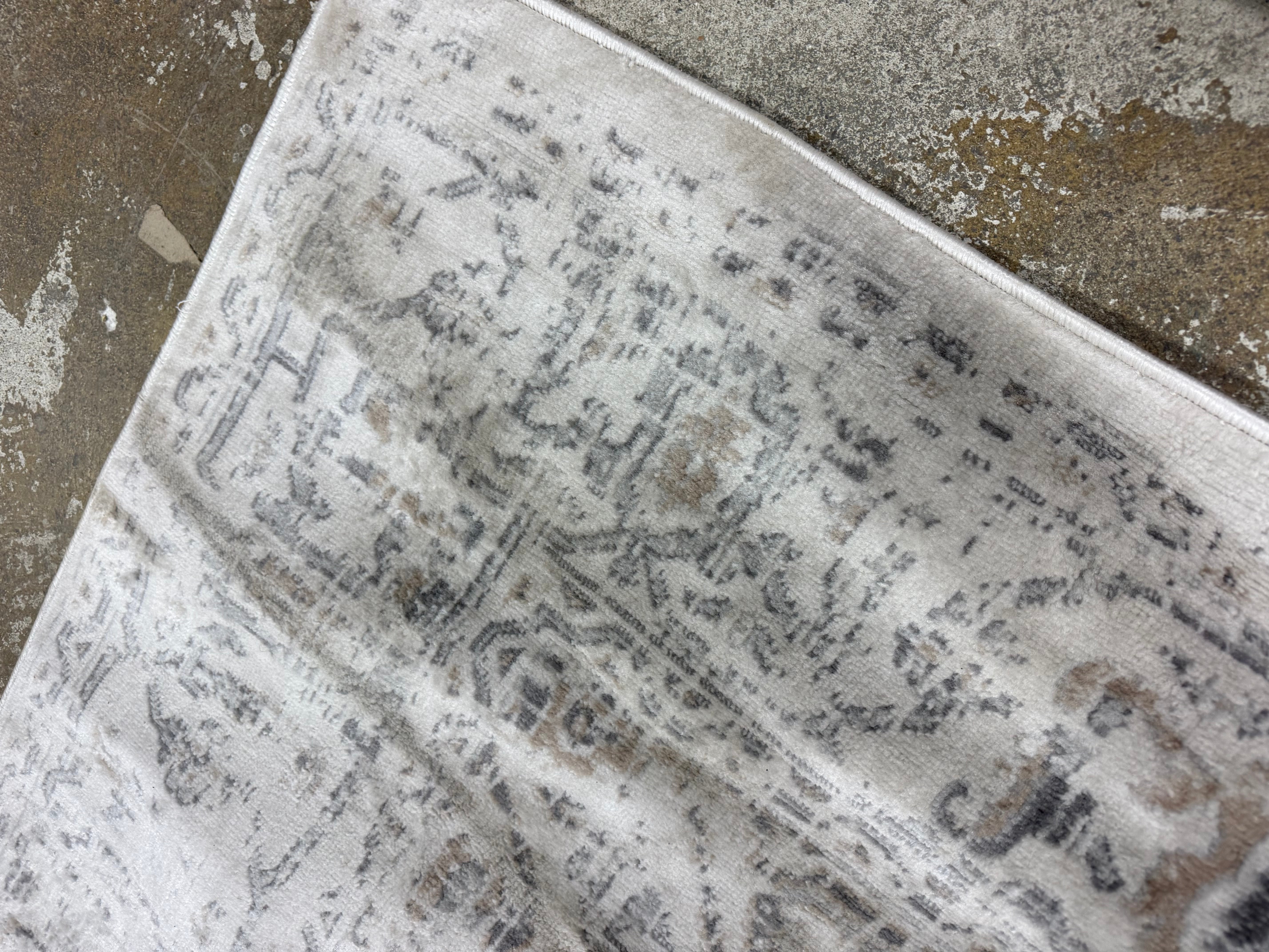 Lilibet Traditional Medallion Area Rug