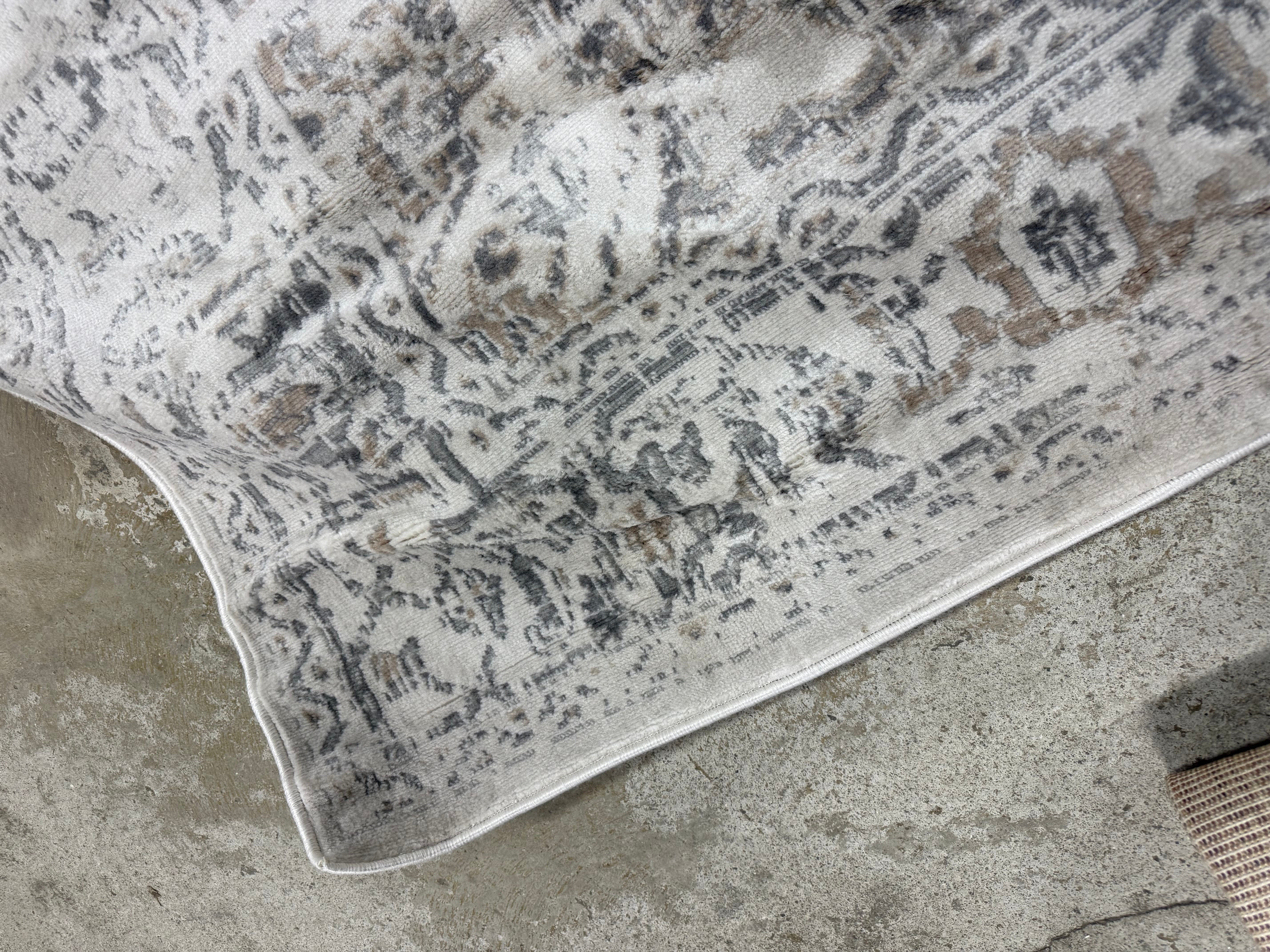 Lilibet Traditional Medallion Area Rug