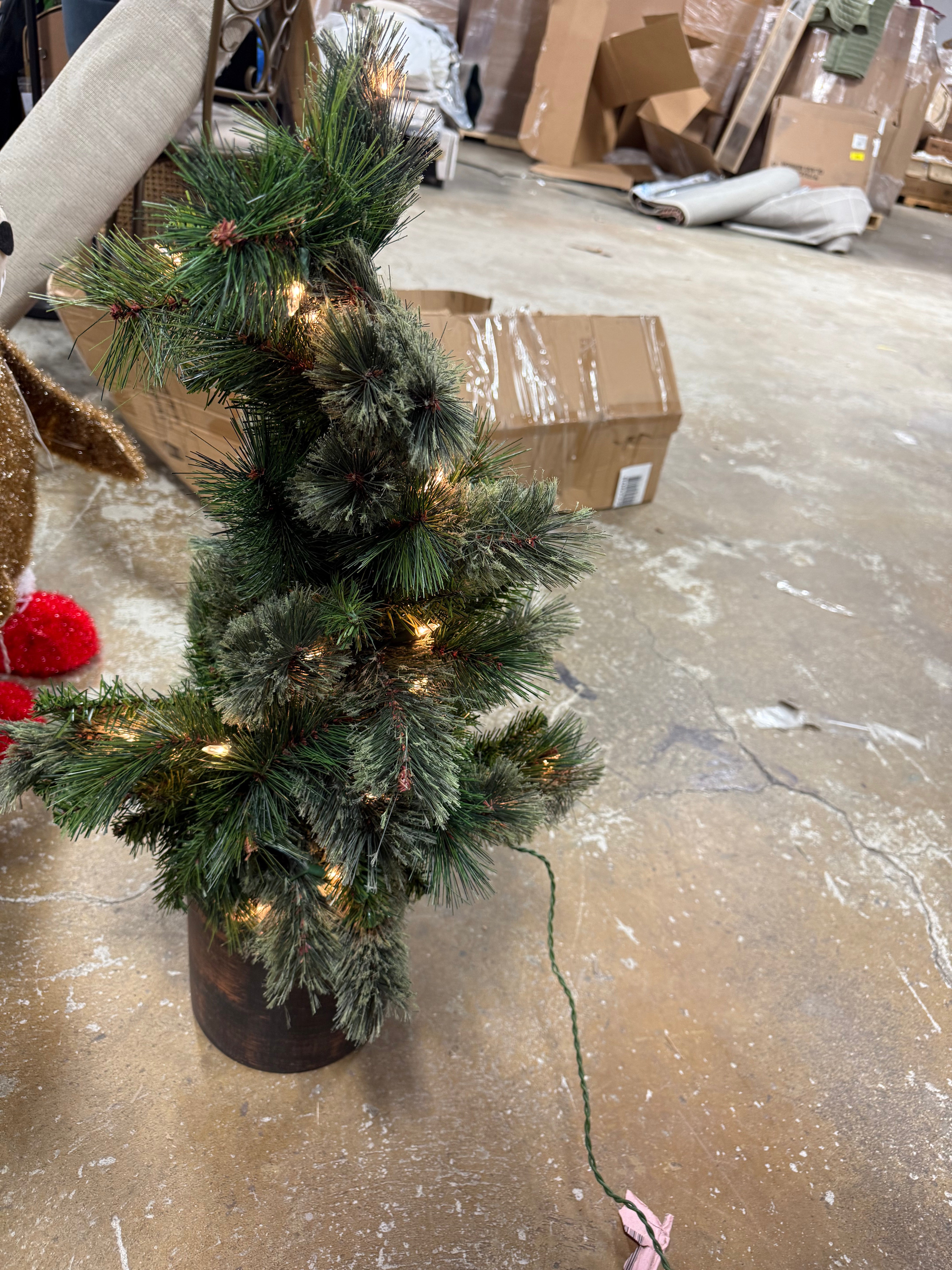 Potted Virginia Pine Pre Lit Tree 1-Piece