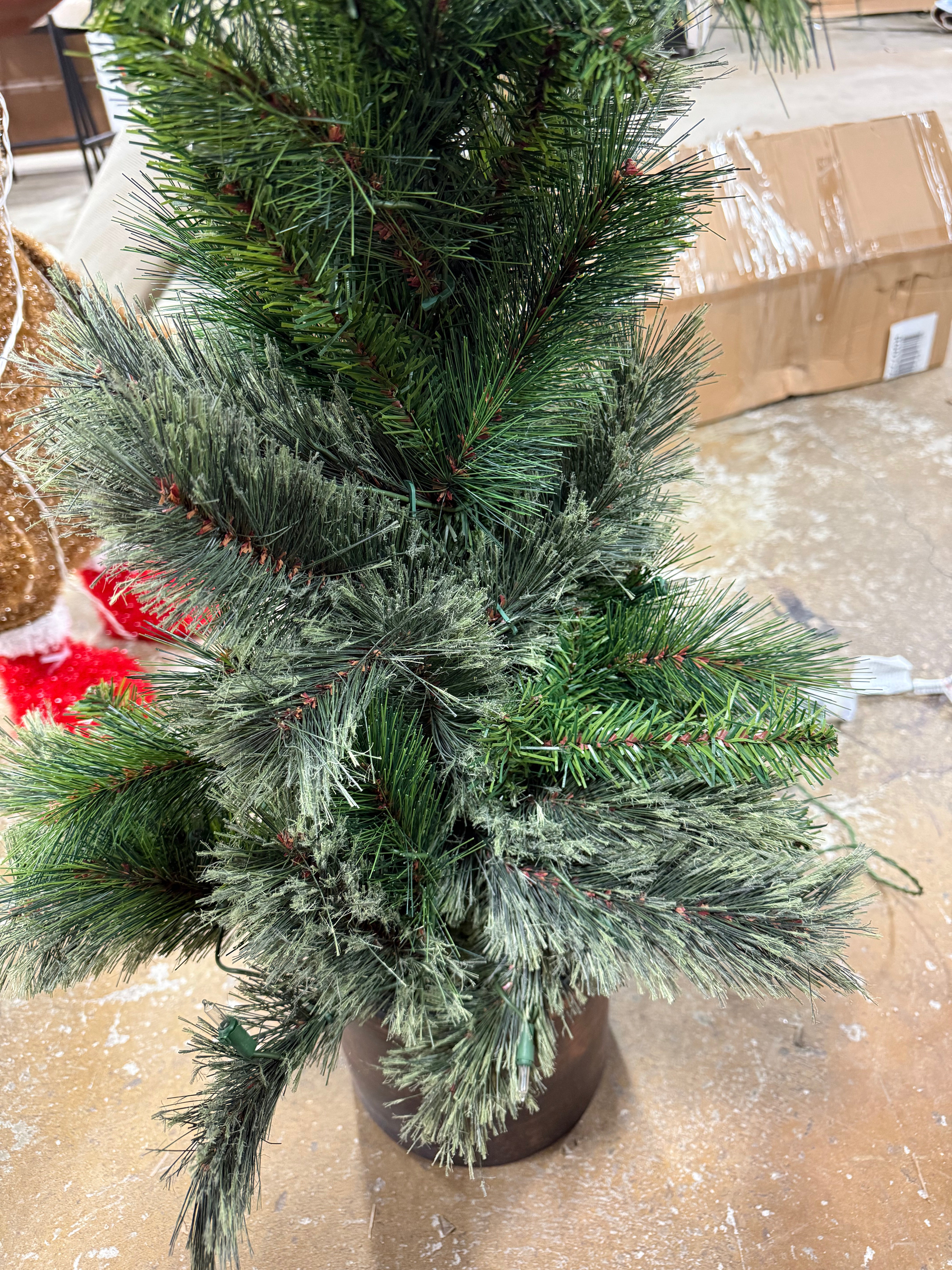 Potted Virginia Pine Pre Lit Tree 1-Piece