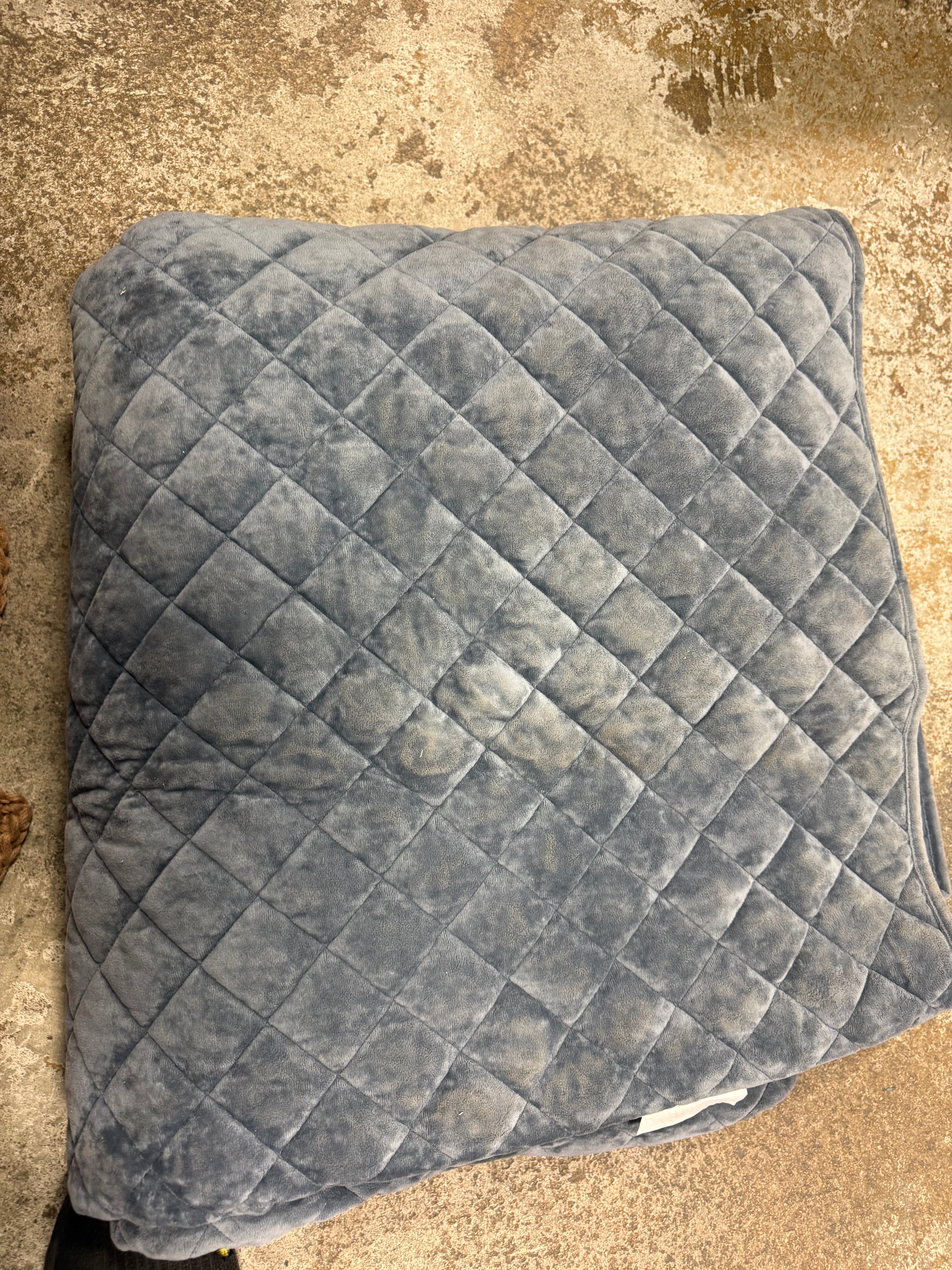 Luxe Diamond Stitch Velvet Quilt Full/Queen