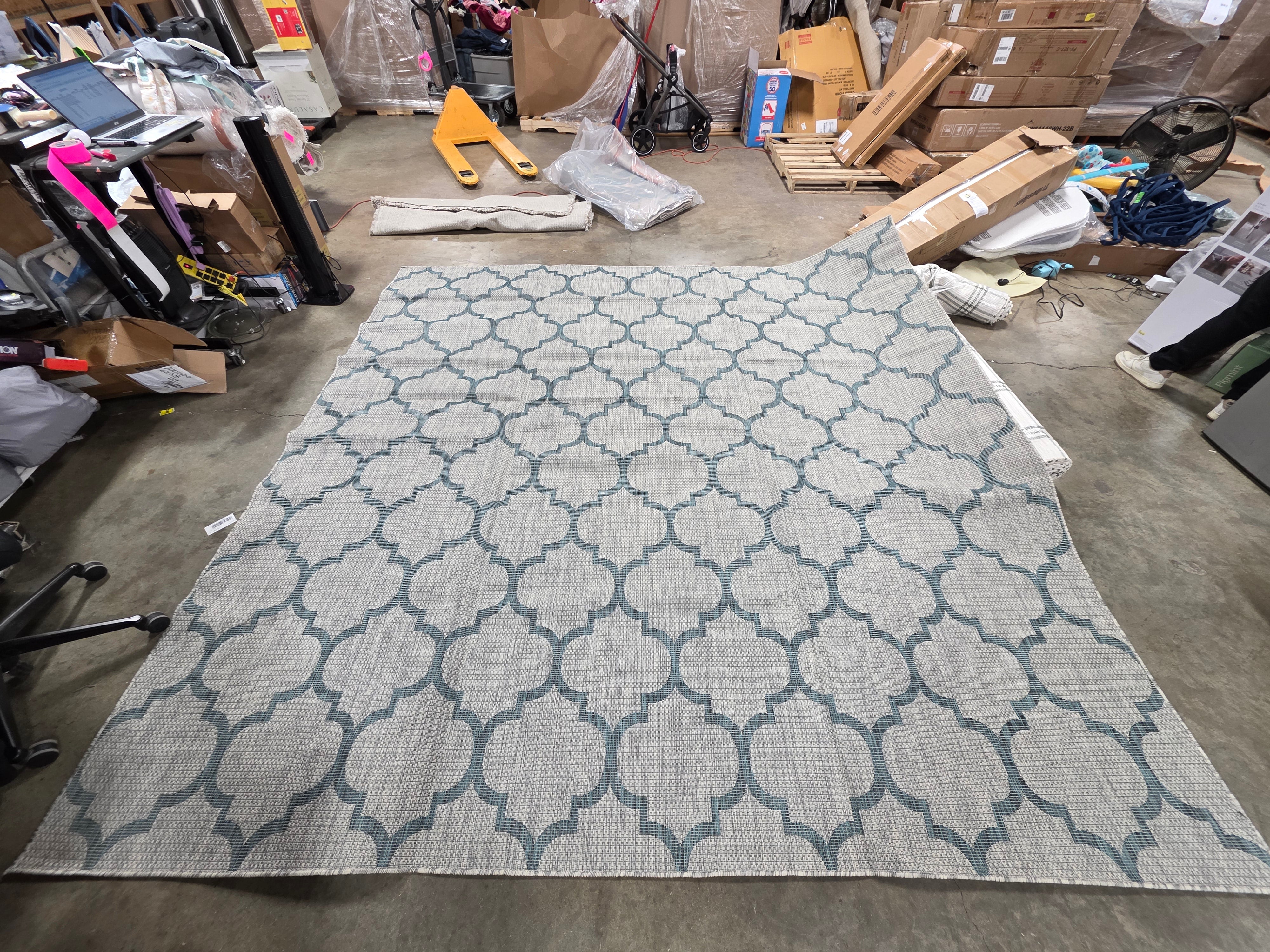 10' x 10' Lattice Indoor / Outdoor Square Rug